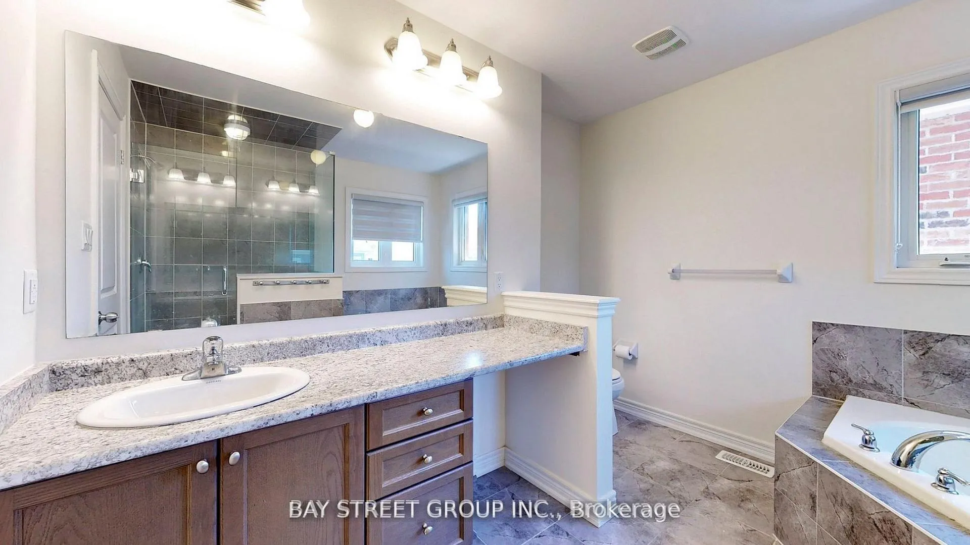 Photo 28 of 127 William Fair Drive, Clarington, Bowmanville — HOMEH