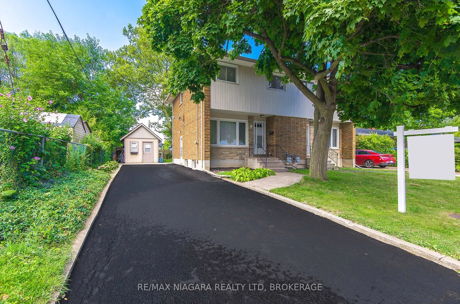 Photo 2 of 5 Glen Avenue, St. Catharines, Western Hill — HOMEH
