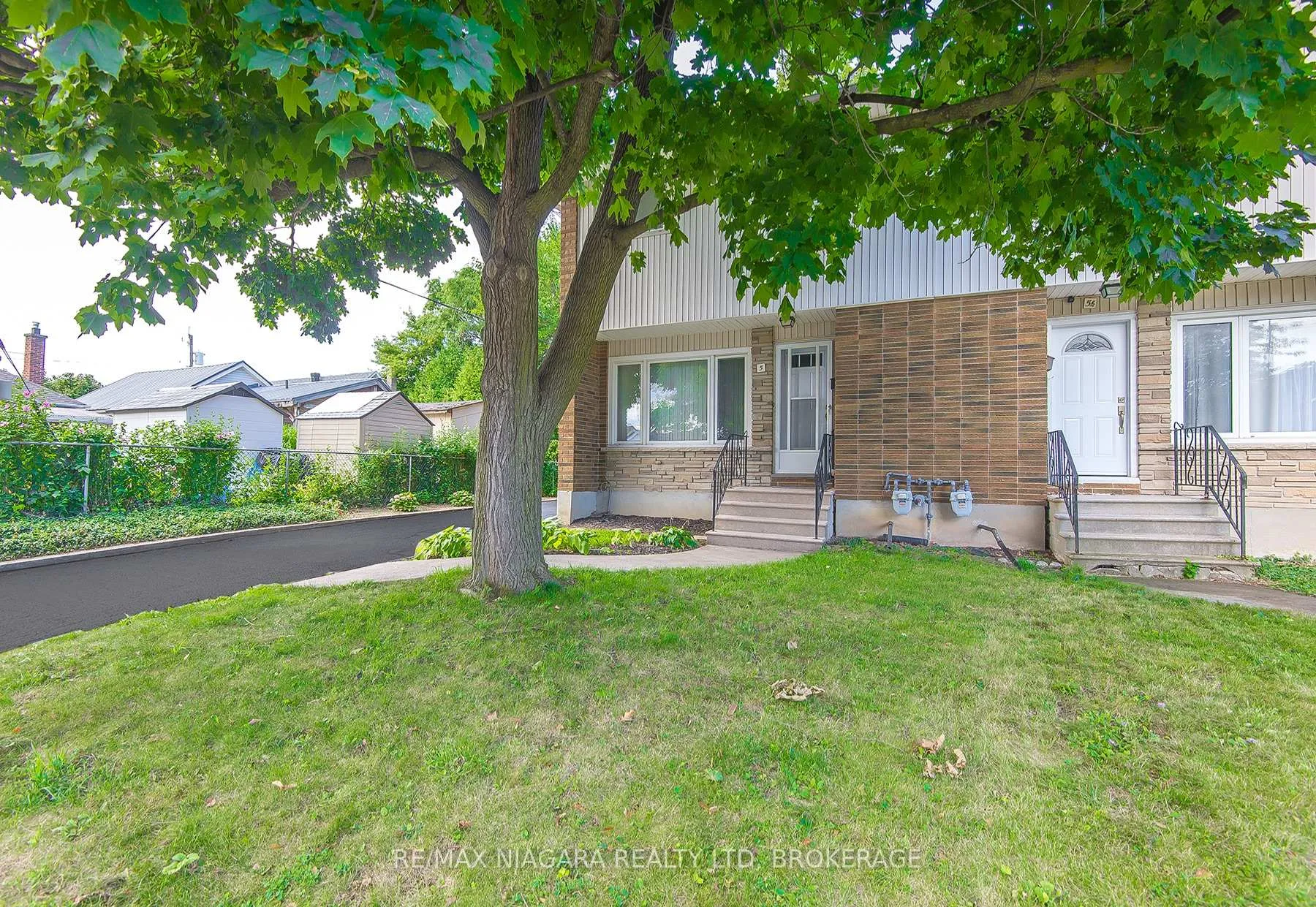 Photo 3 of 5 Glen Avenue, St. Catharines, Western Hill — HOMEH