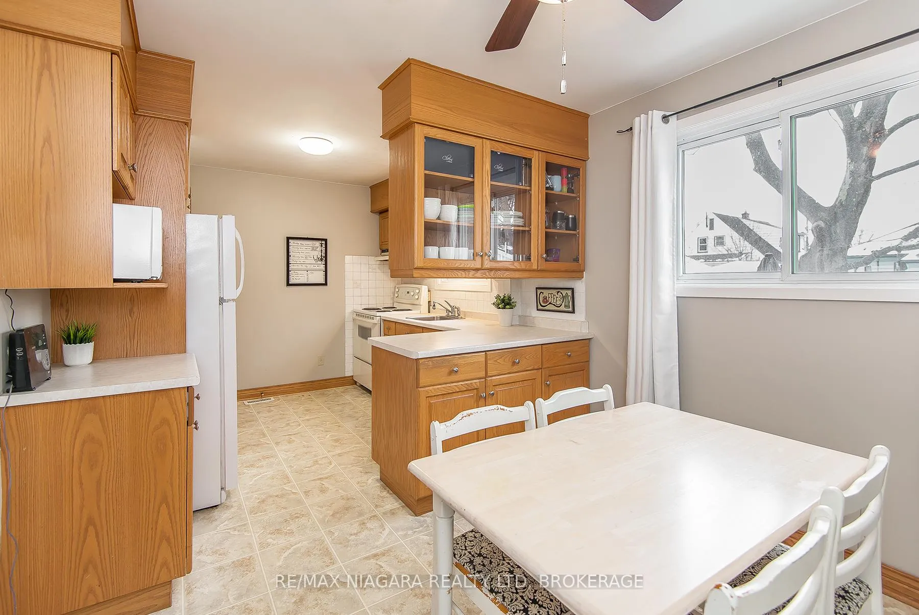 Photo 10 of 5 Glen Avenue, St. Catharines, Western Hill — HOMEH