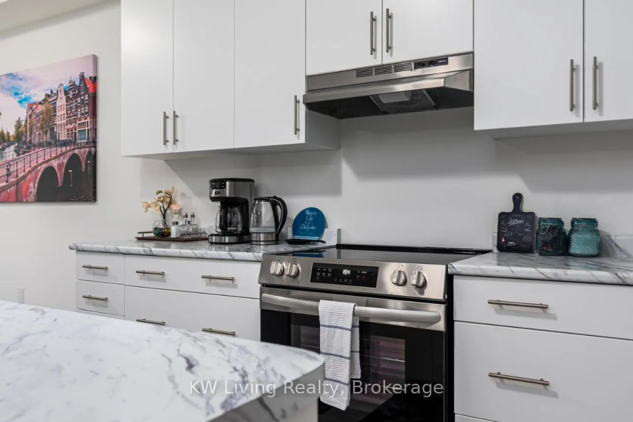 Photo 13 of 3 Sassafras Road, Springwater, Midhurst — HOMEH