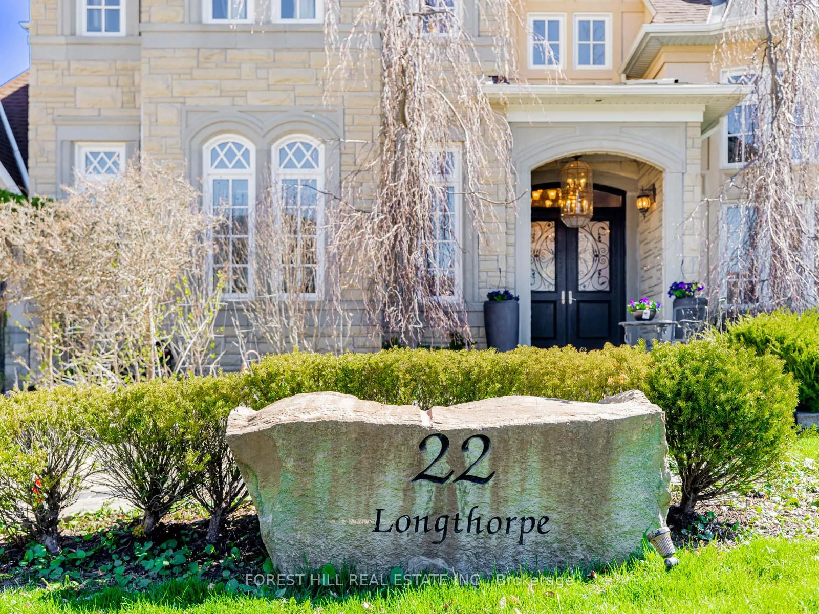 Photo 2 of 22 Longthrope Court, Aurora, Bayview Southeast — HOMEH