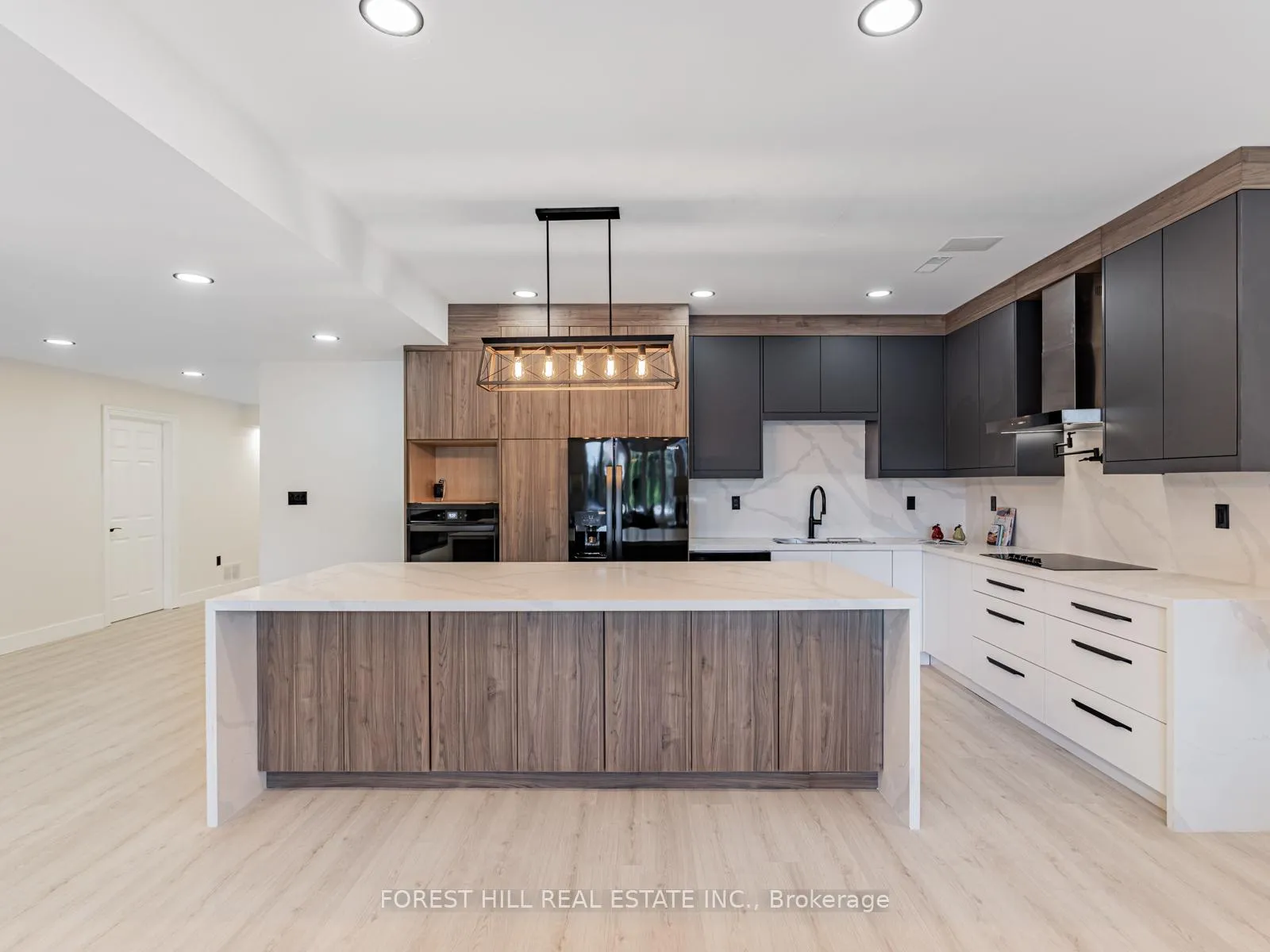 Photo 32 of 22 Longthrope Court, Aurora, Bayview Southeast — HOMEH