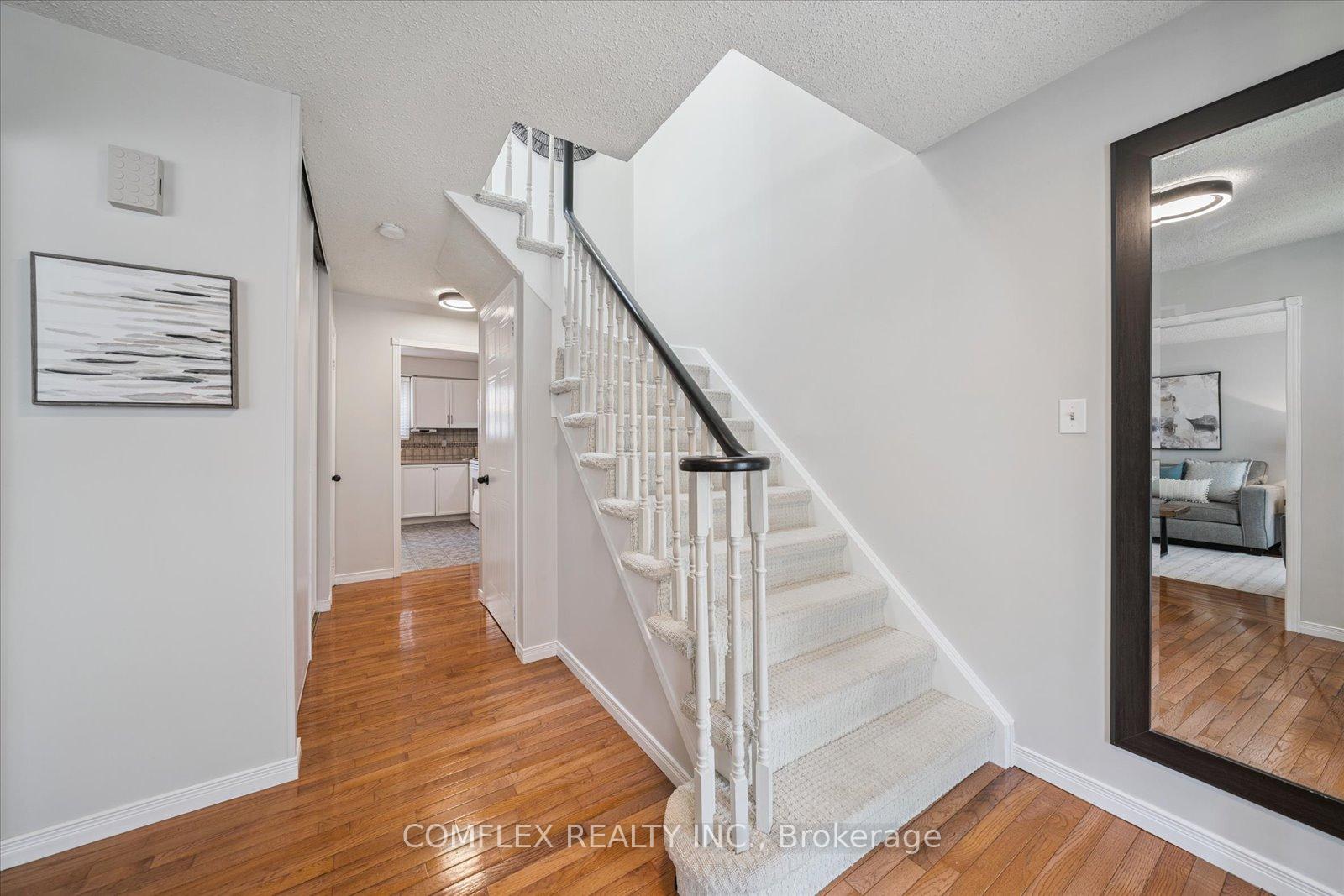 Photo 4 of 66 Cherry Blossom Crescent, Clarington, Courtice — HOMEH