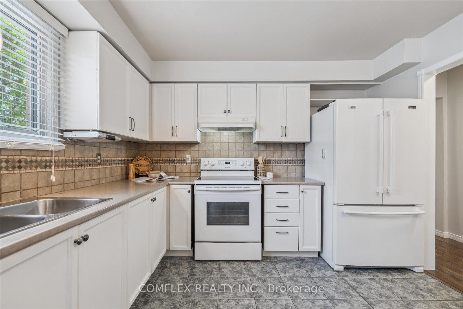 Photo 14 of 66 Cherry Blossom Crescent, Clarington, Courtice — HOMEH
