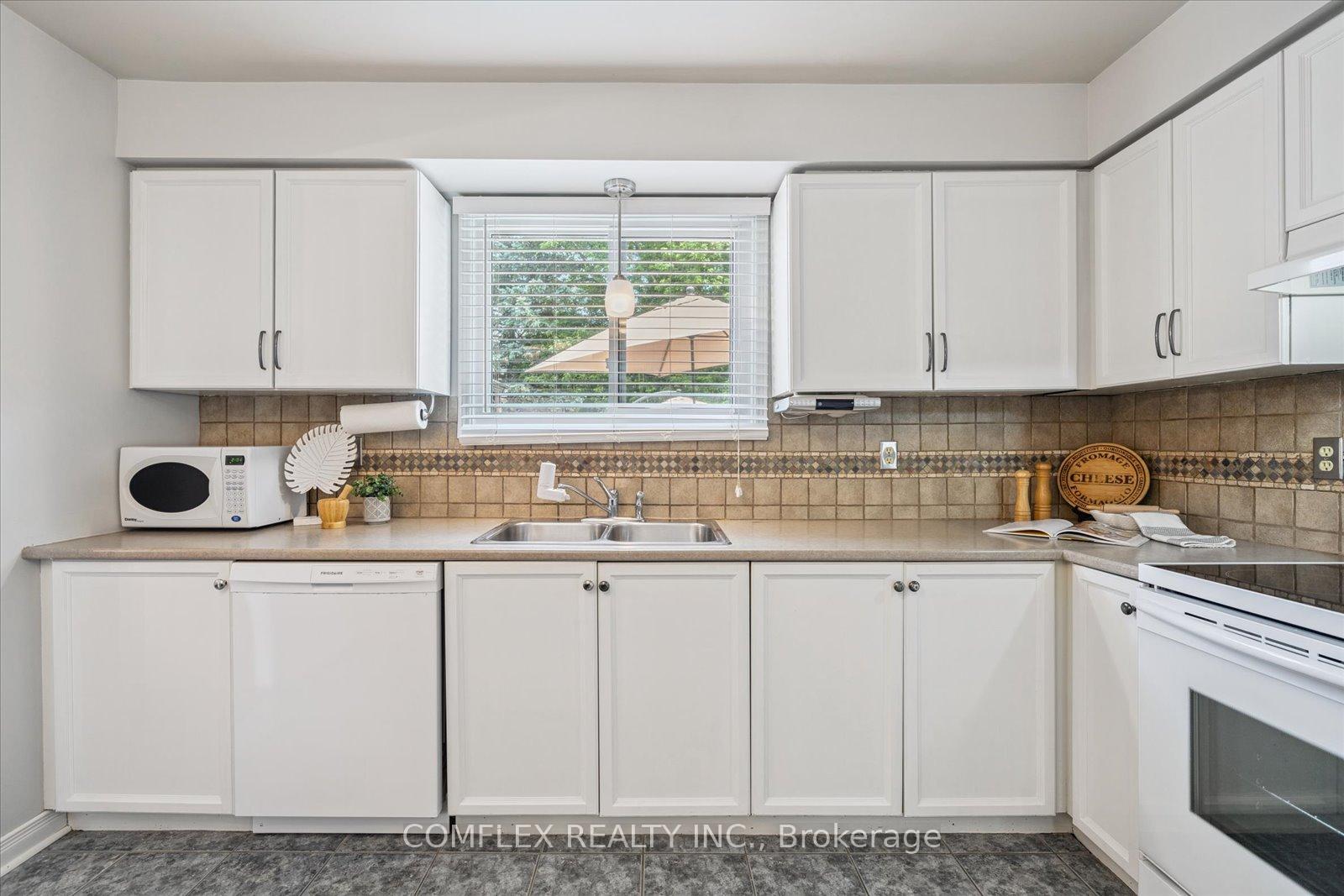 Photo 15 of 66 Cherry Blossom Crescent, Clarington, Courtice — HOMEH