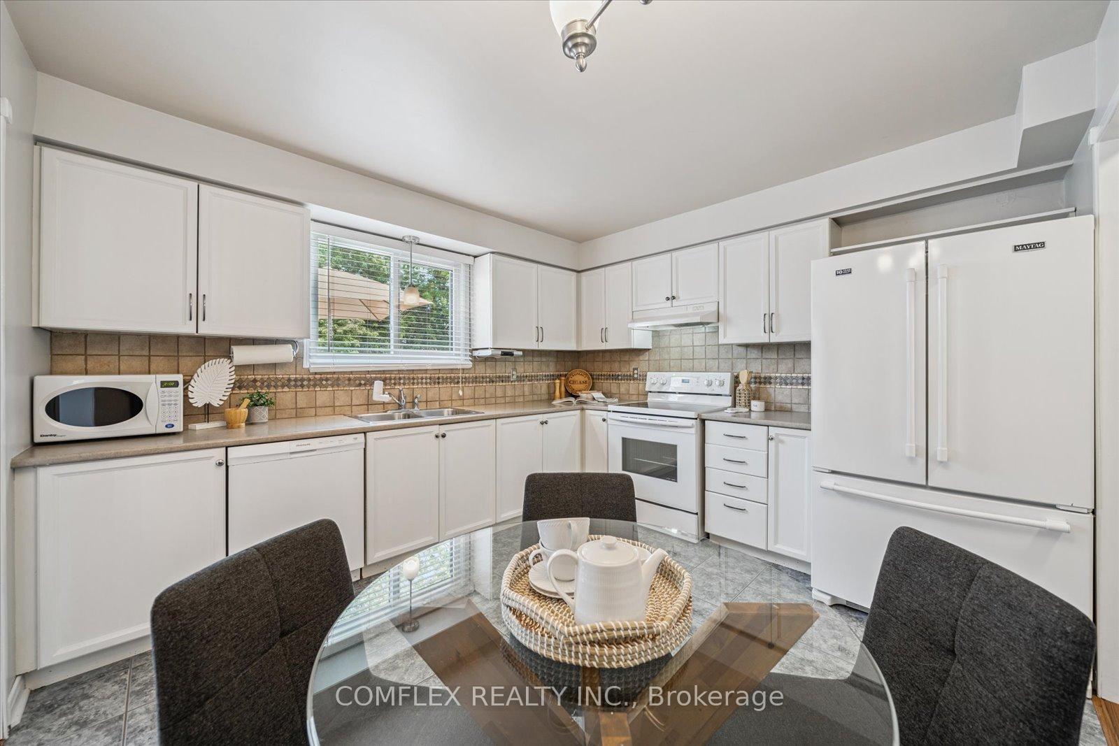Photo 16 of 66 Cherry Blossom Crescent, Clarington, Courtice — HOMEH