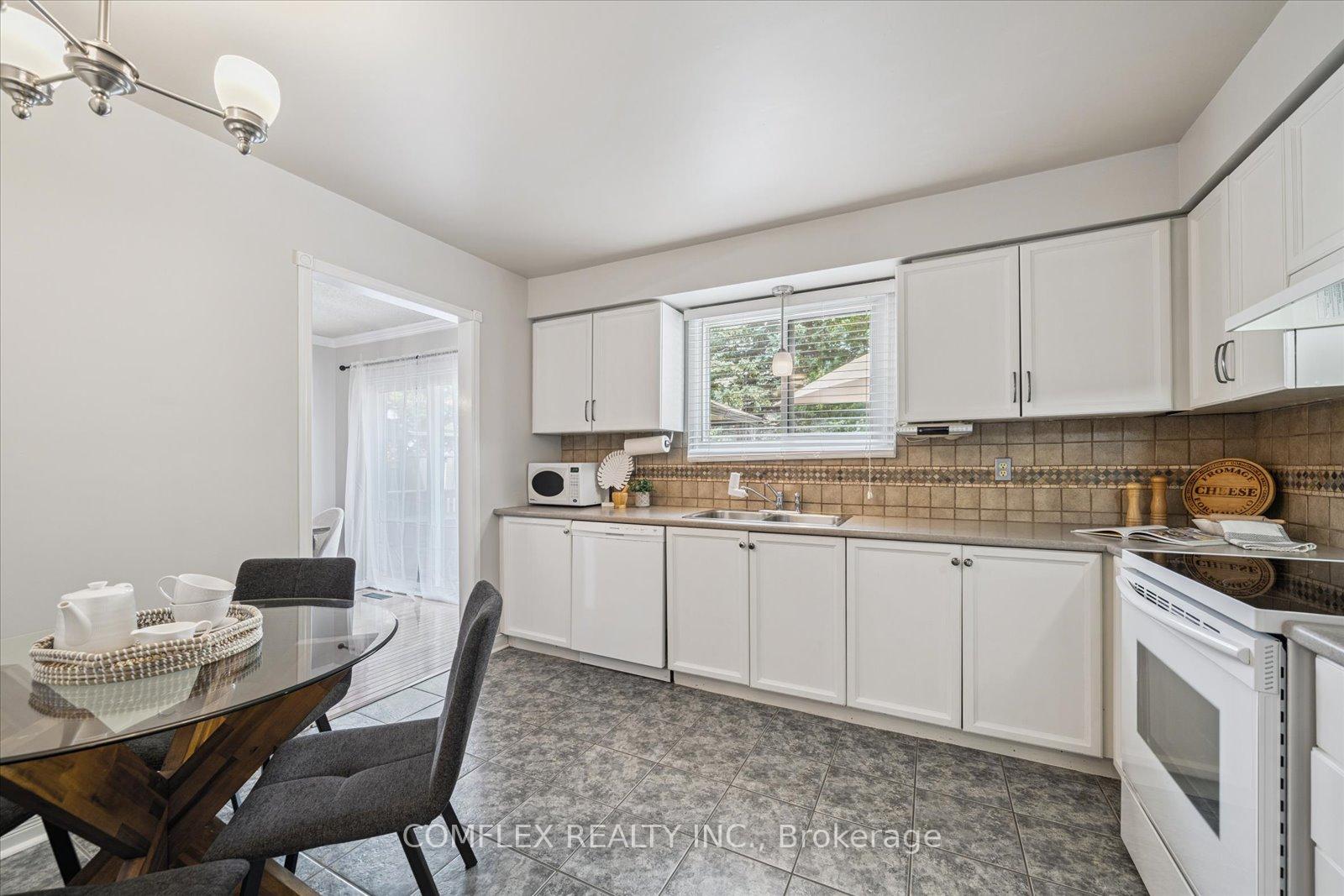 Photo 17 of 66 Cherry Blossom Crescent, Clarington, Courtice — HOMEH