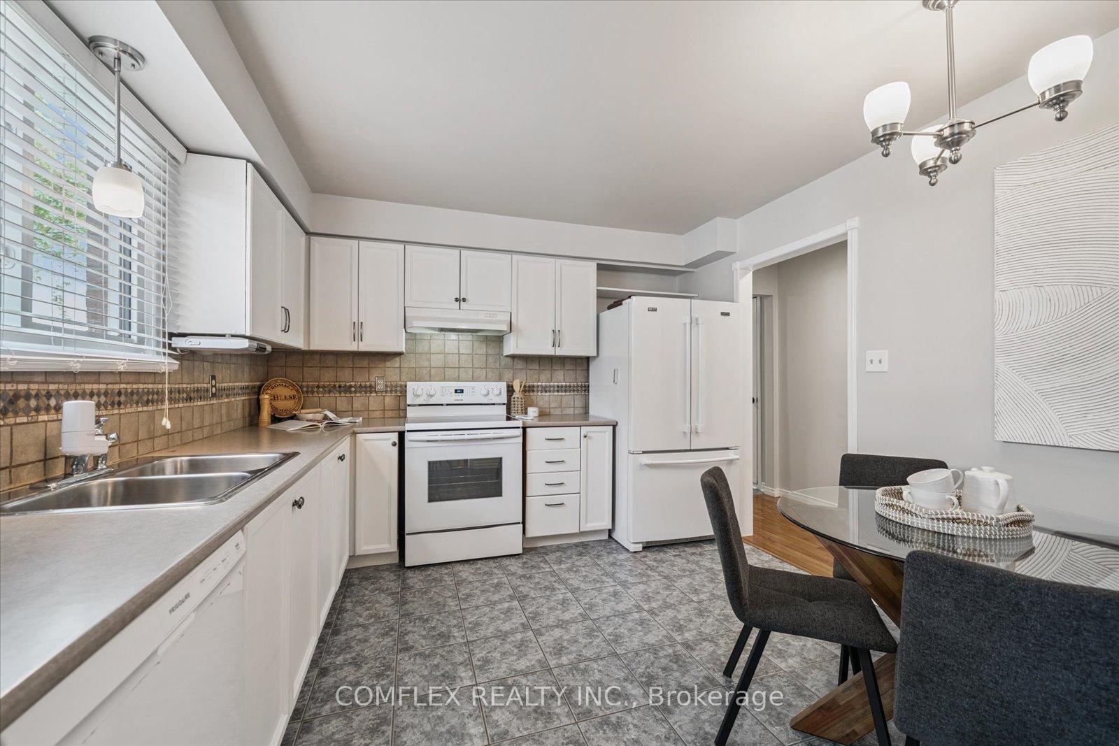 Photo 18 of 66 Cherry Blossom Crescent, Clarington, Courtice — HOMEH