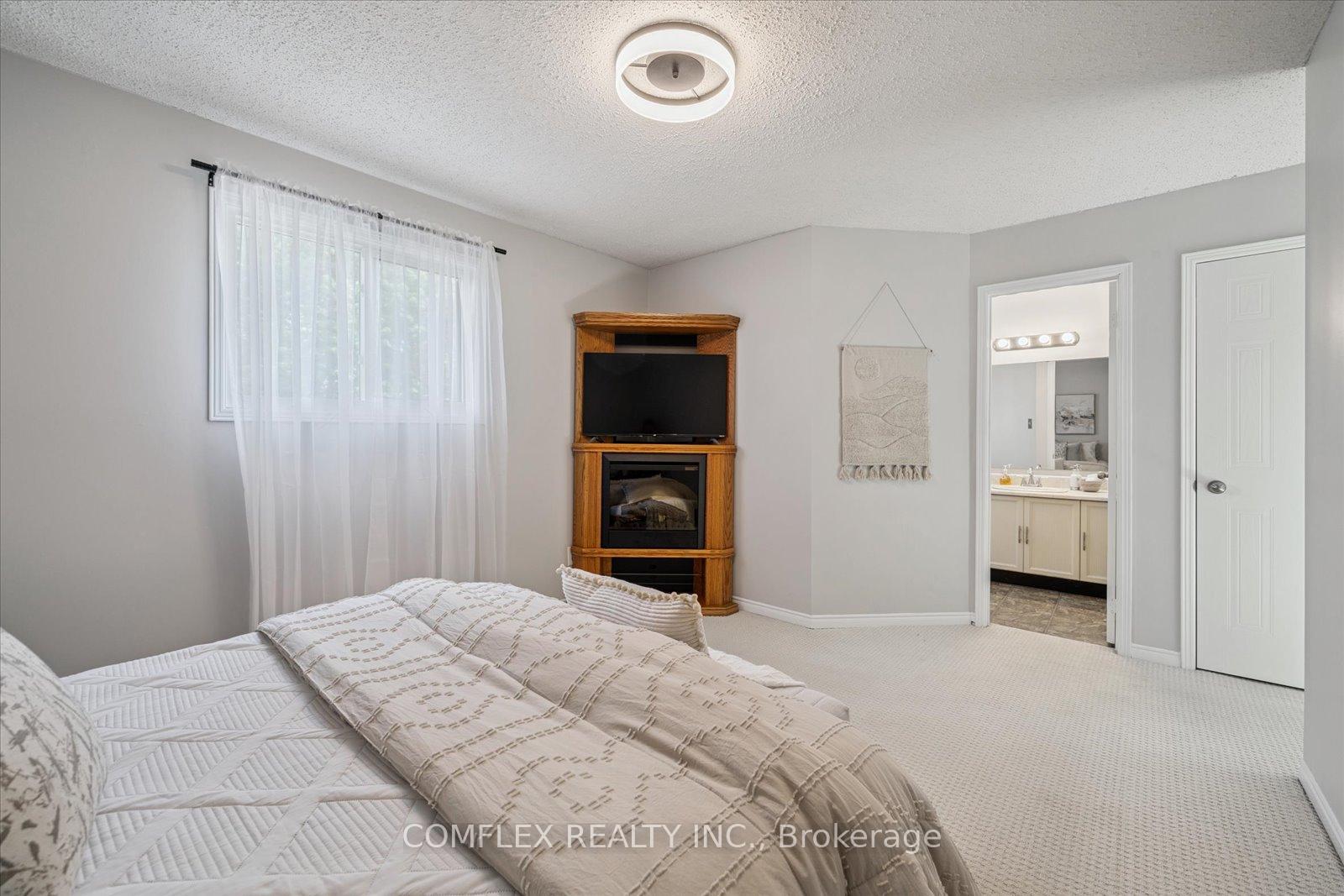 Photo 24 of 66 Cherry Blossom Crescent, Clarington, Courtice — HOMEH