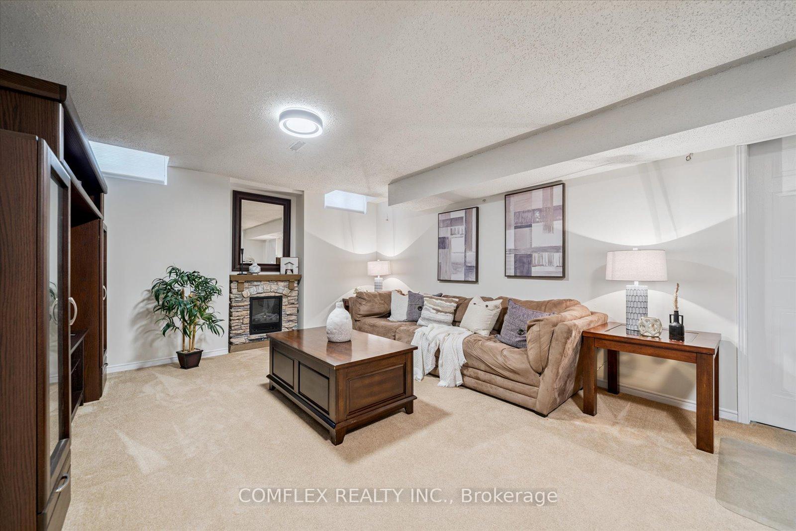 Photo 35 of 66 Cherry Blossom Crescent, Clarington, Courtice — HOMEH