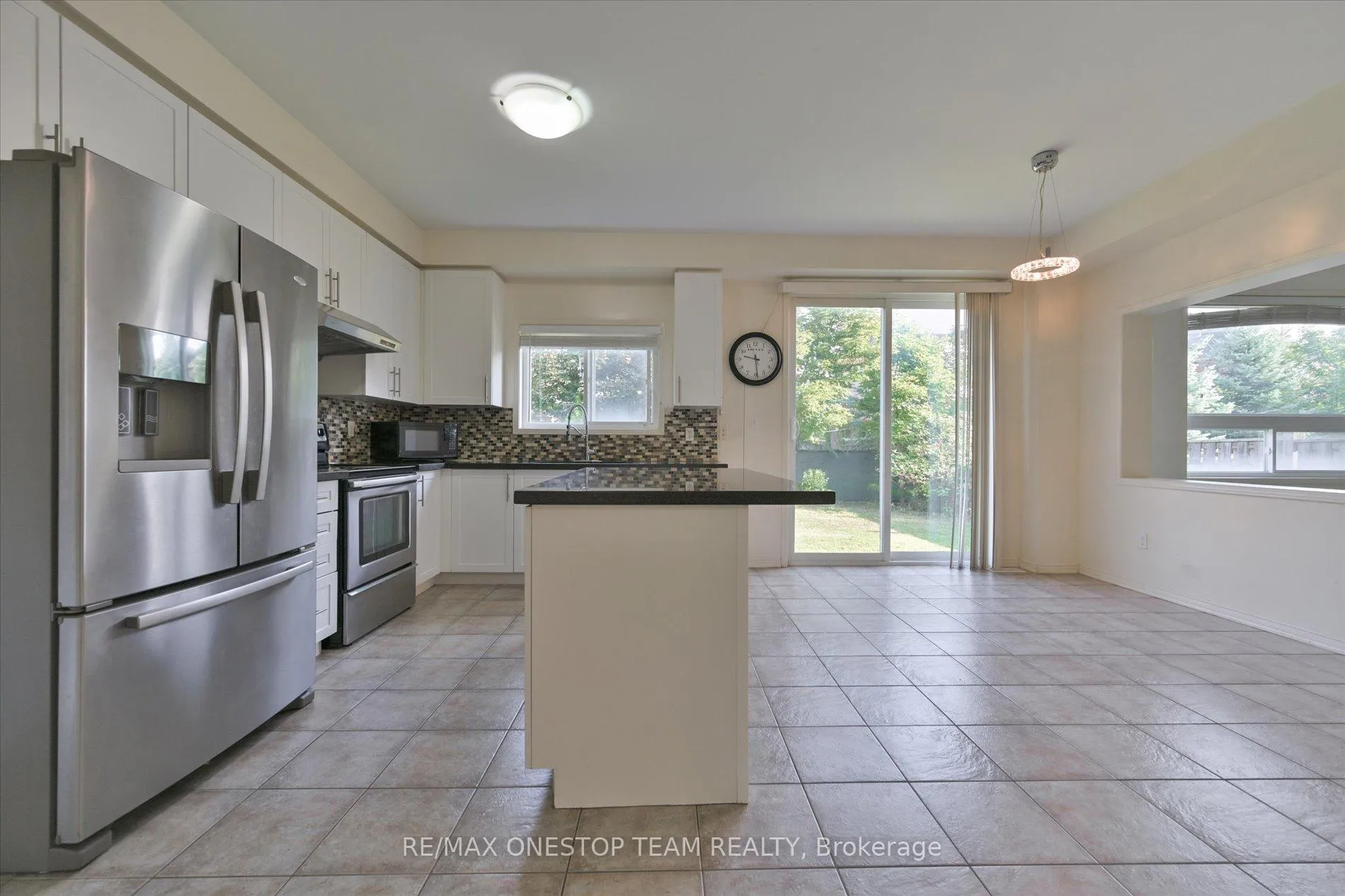 Photo 5 of 98 Northern Dancer Drive, Oshawa, Windfields — HOMEH
