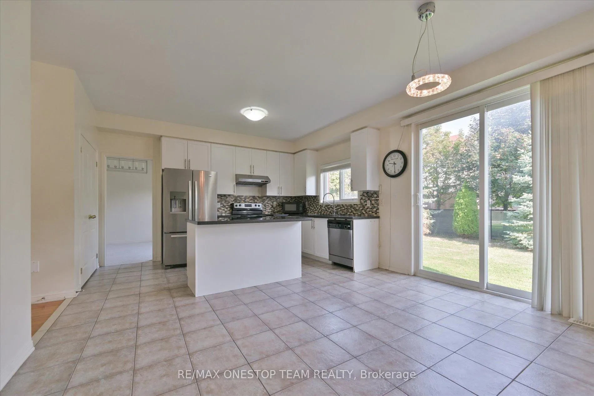 Photo 6 of 98 Northern Dancer Drive, Oshawa, Windfields — HOMEH