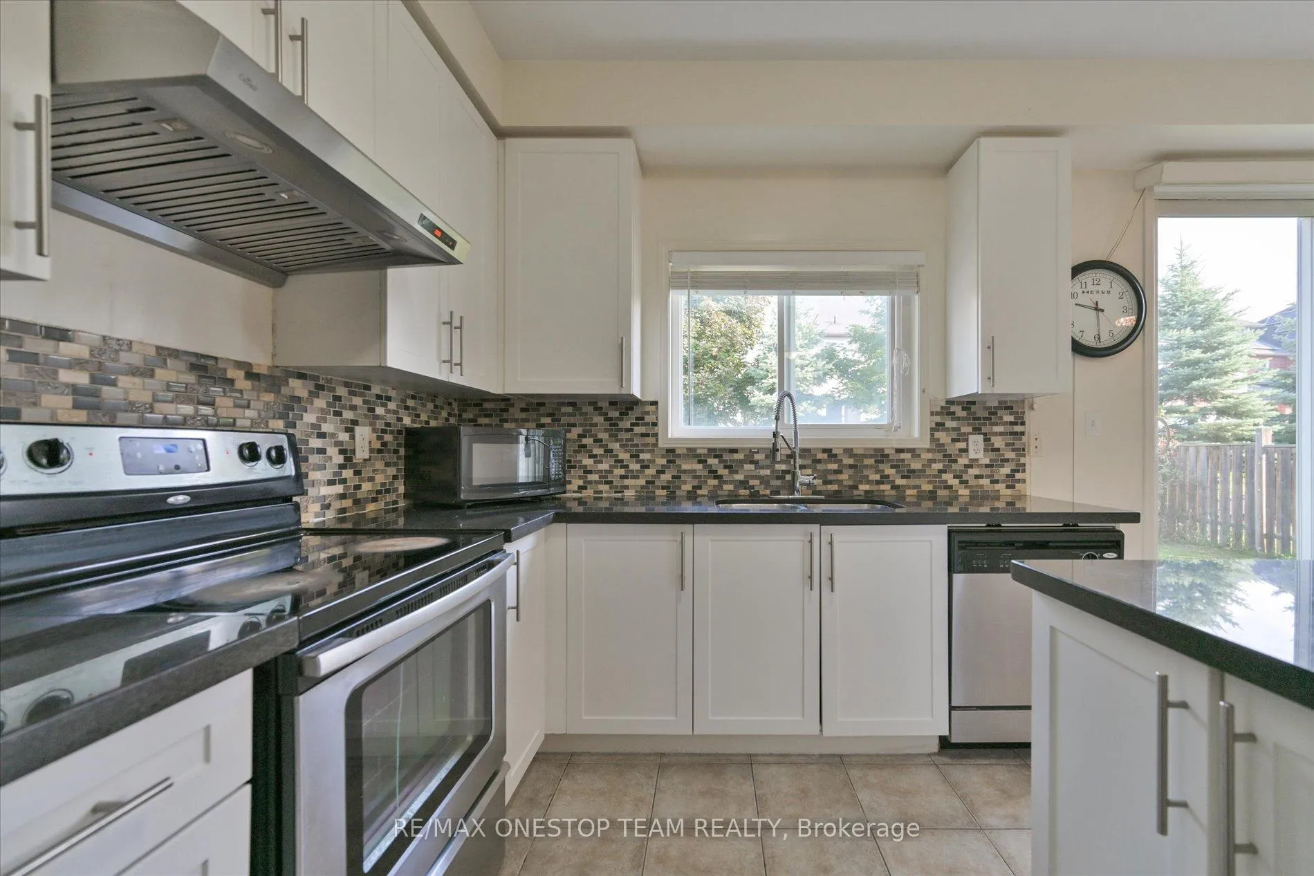 Photo 8 of 98 Northern Dancer Drive, Oshawa, Windfields — HOMEH