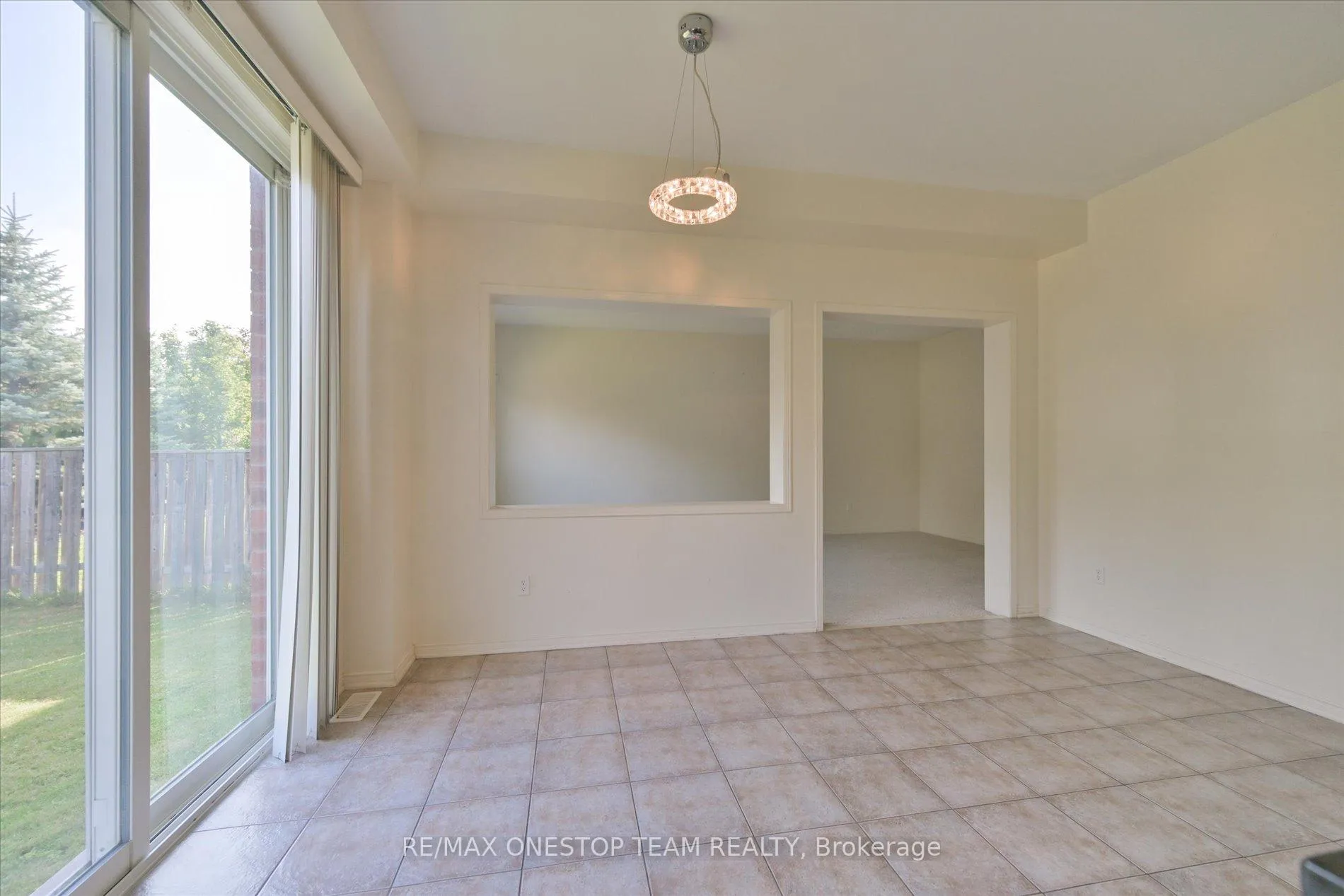 Photo 10 of 98 Northern Dancer Drive, Oshawa, Windfields — HOMEH