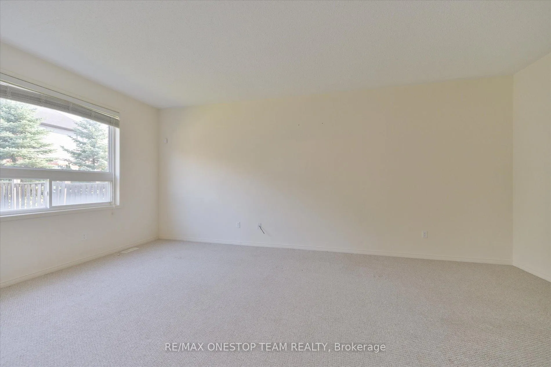 Photo 11 of 98 Northern Dancer Drive, Oshawa, Windfields — HOMEH