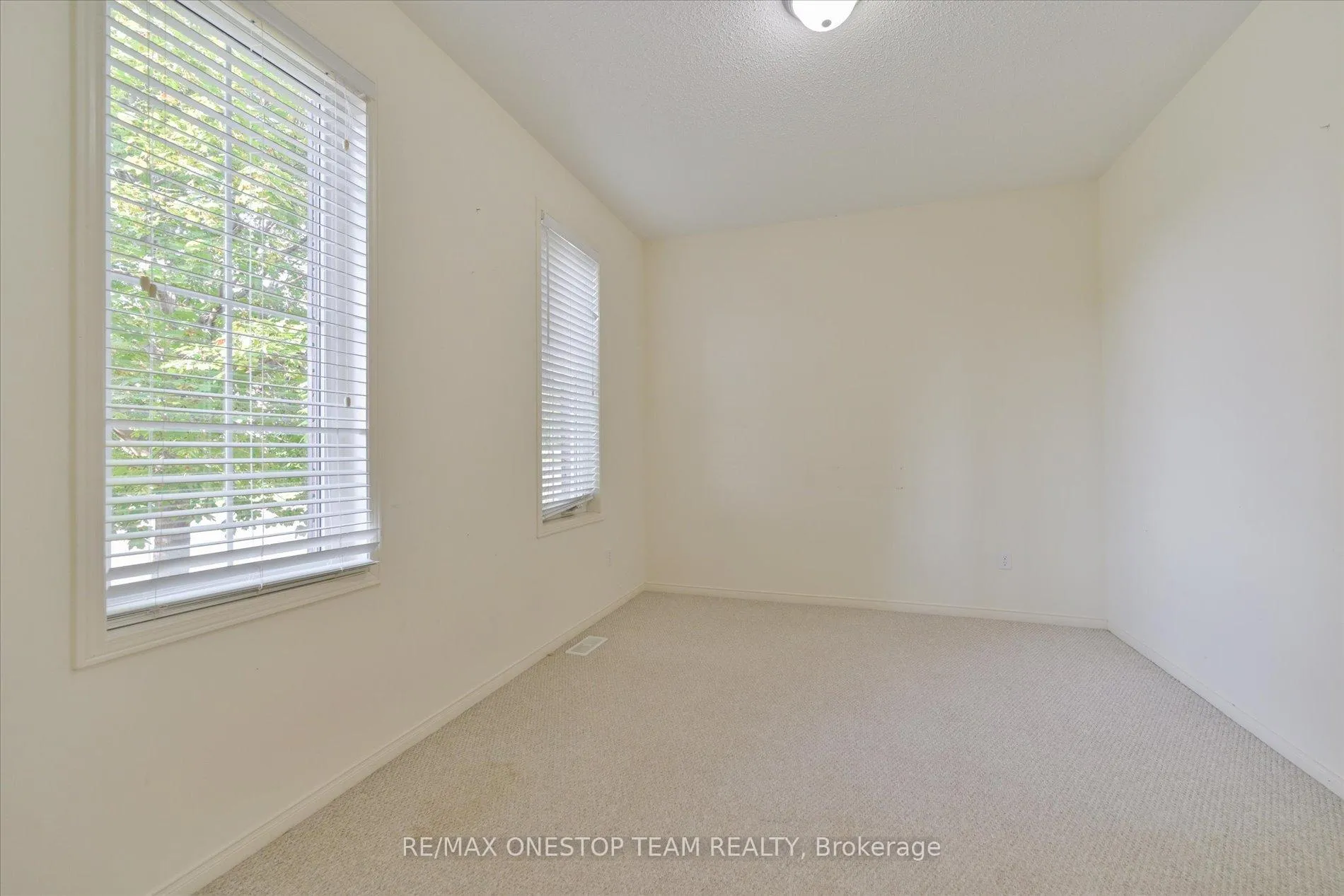 Photo 15 of 98 Northern Dancer Drive, Oshawa, Windfields — HOMEH