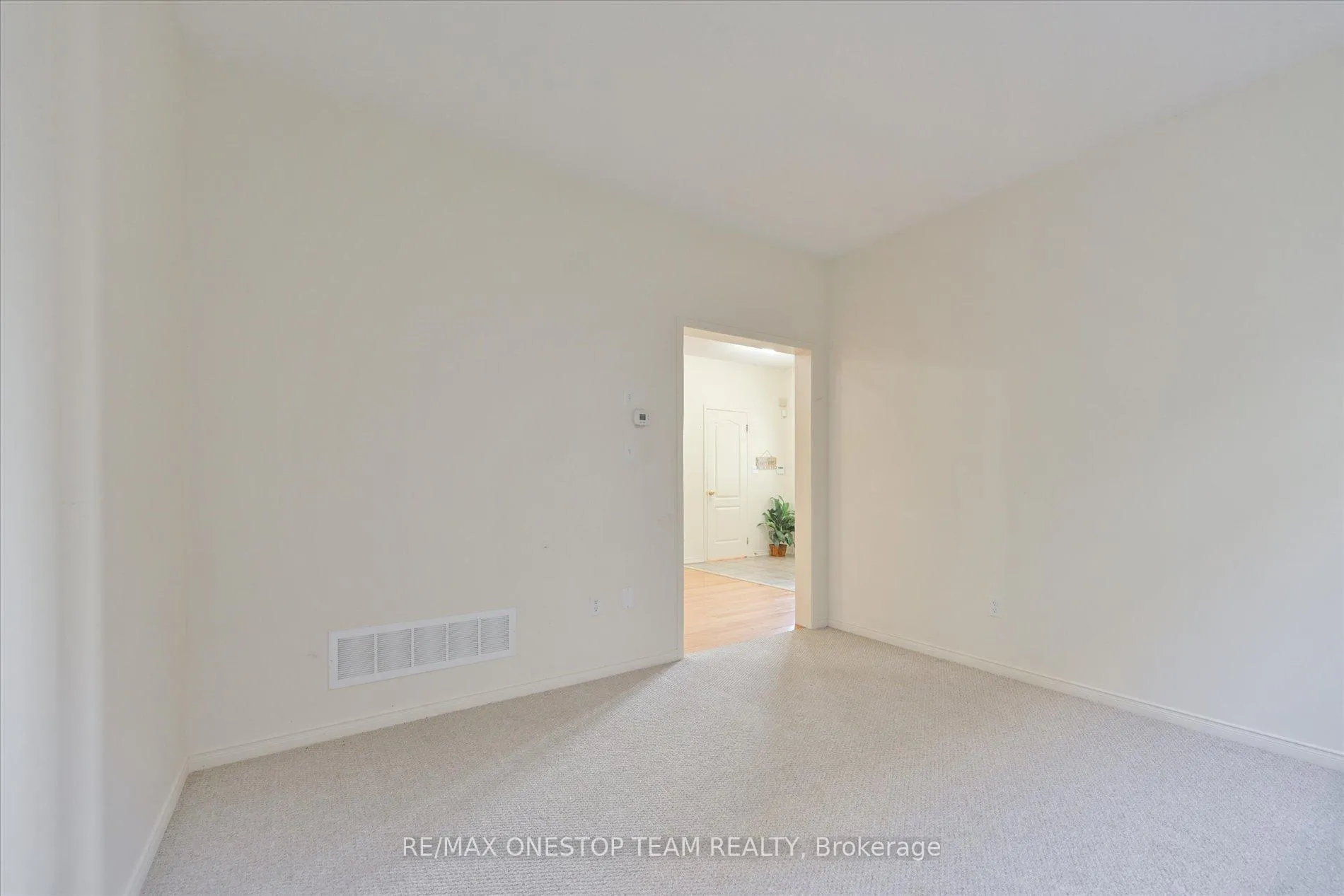 Photo 17 of 98 Northern Dancer Drive, Oshawa, Windfields — HOMEH
