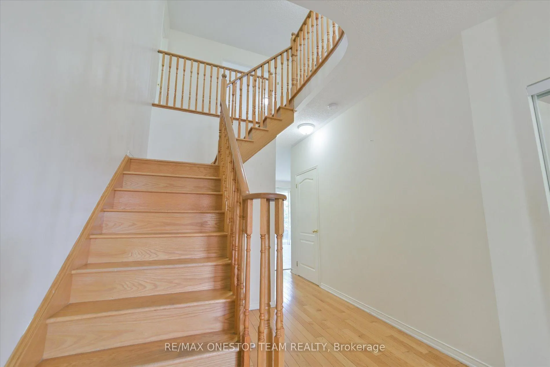Photo 19 of 98 Northern Dancer Drive, Oshawa, Windfields — HOMEH