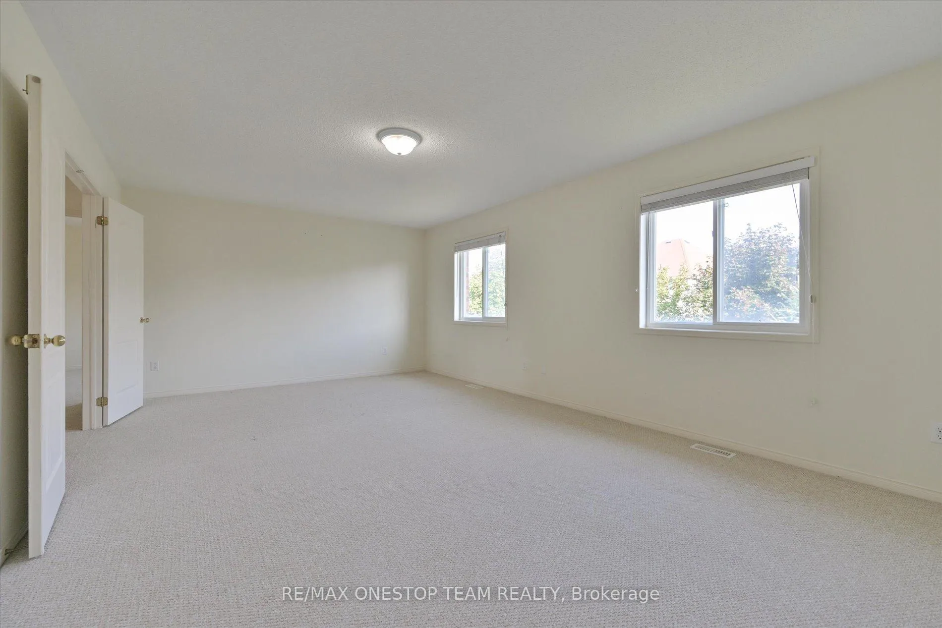 Photo 23 of 98 Northern Dancer Drive, Oshawa, Windfields — HOMEH