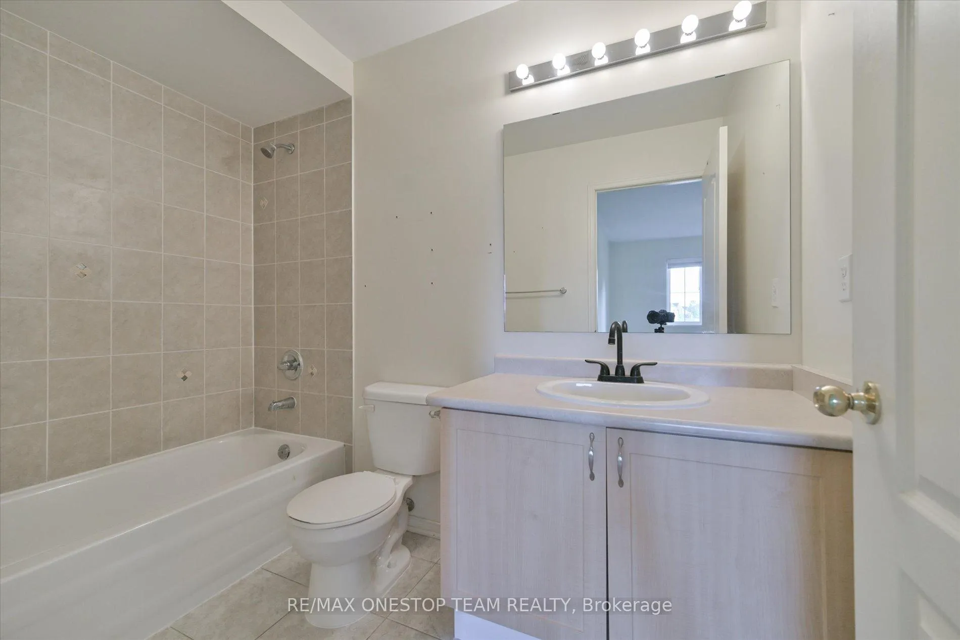 Photo 30 of 98 Northern Dancer Drive, Oshawa, Windfields — HOMEH