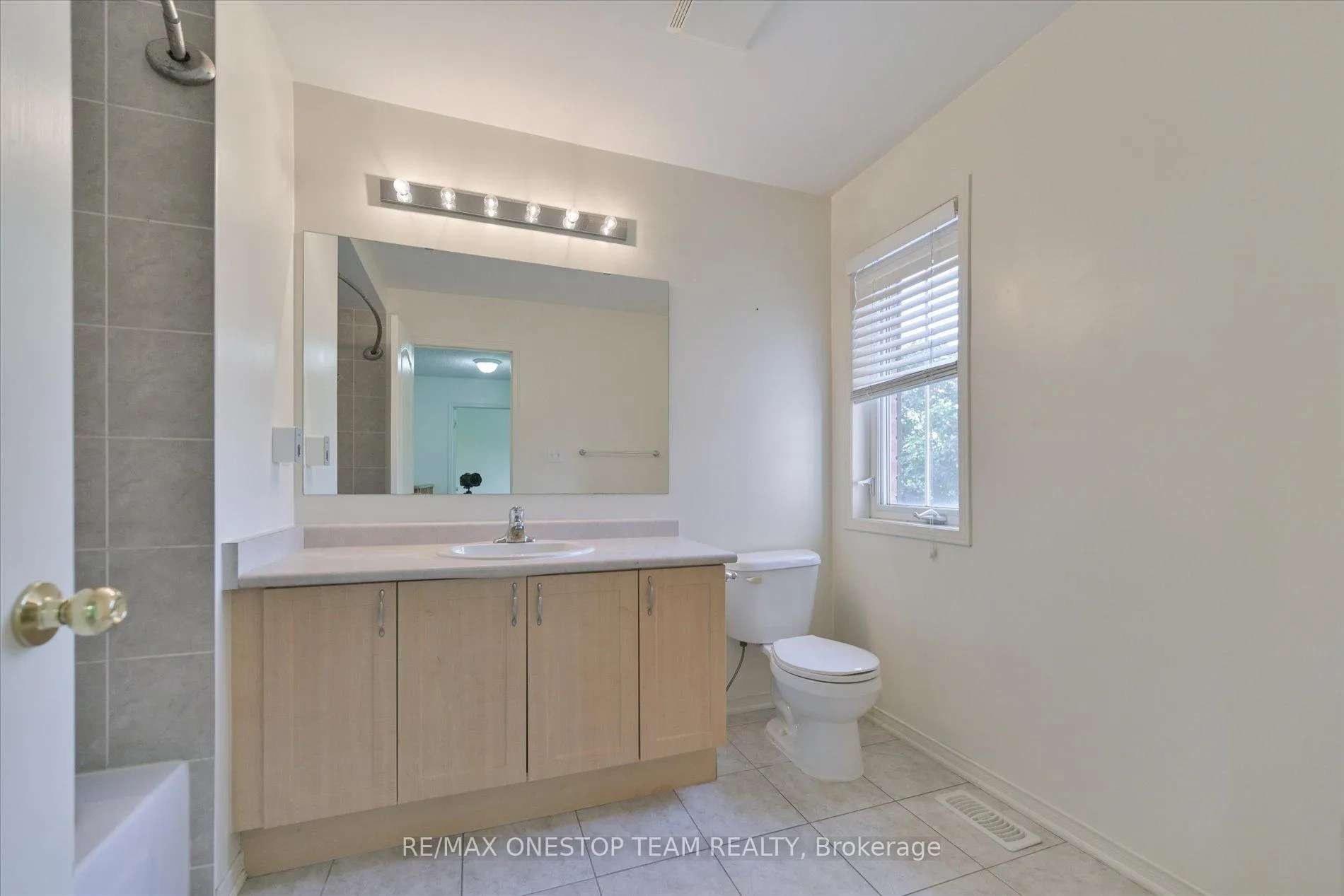 Photo 32 of 98 Northern Dancer Drive, Oshawa, Windfields — HOMEH