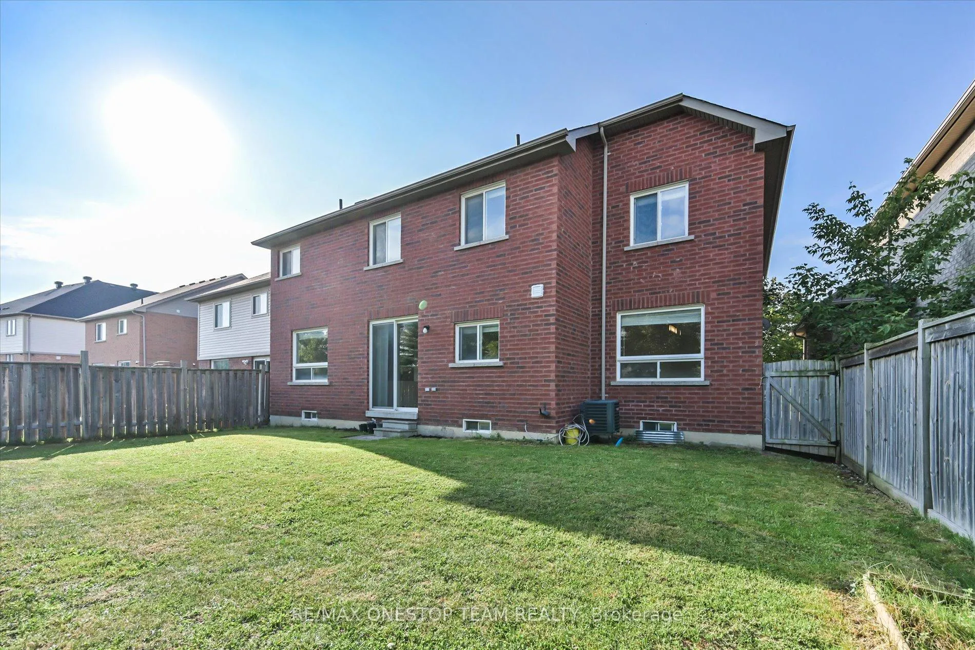 Photo 43 of 98 Northern Dancer Drive, Oshawa, Windfields — HOMEH