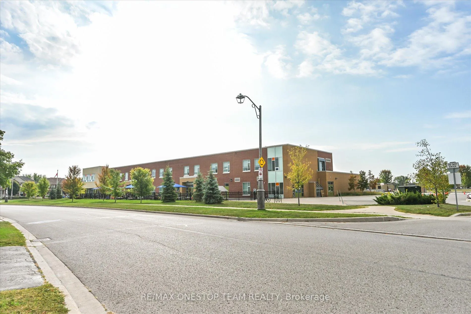 Photo 44 of 98 Northern Dancer Drive, Oshawa, Windfields — HOMEH