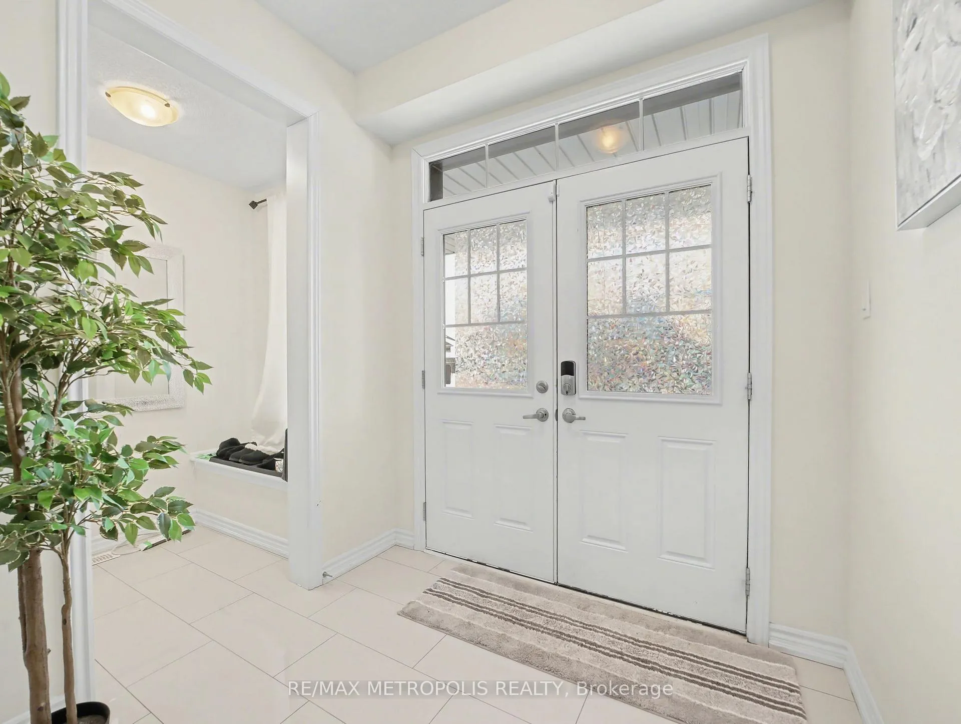 Photo 2 of 9 Frontier Drive, Thorold, Rolling Meadows — HOMEH