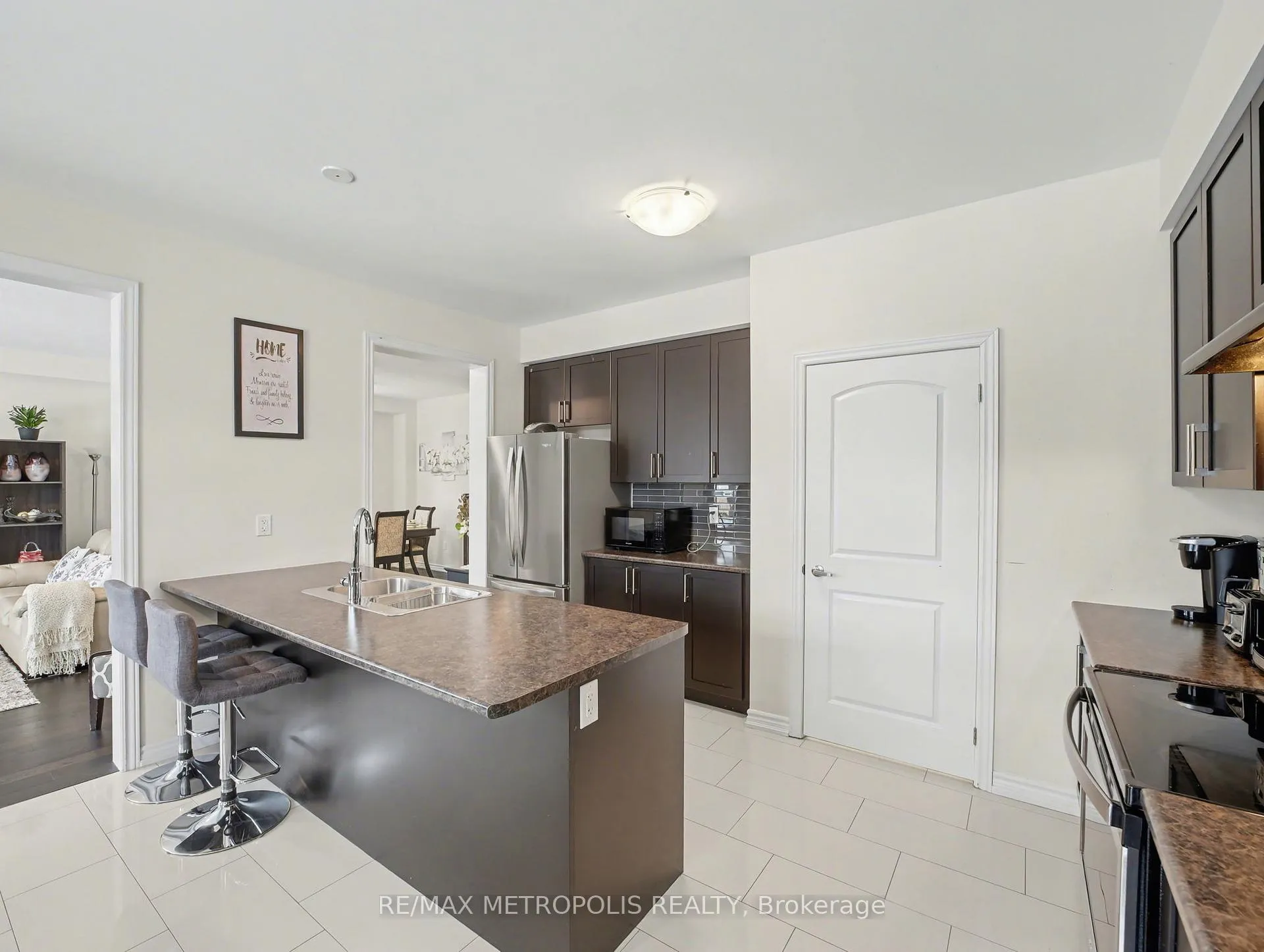 Photo 11 of 9 Frontier Drive, Thorold, Rolling Meadows — HOMEH