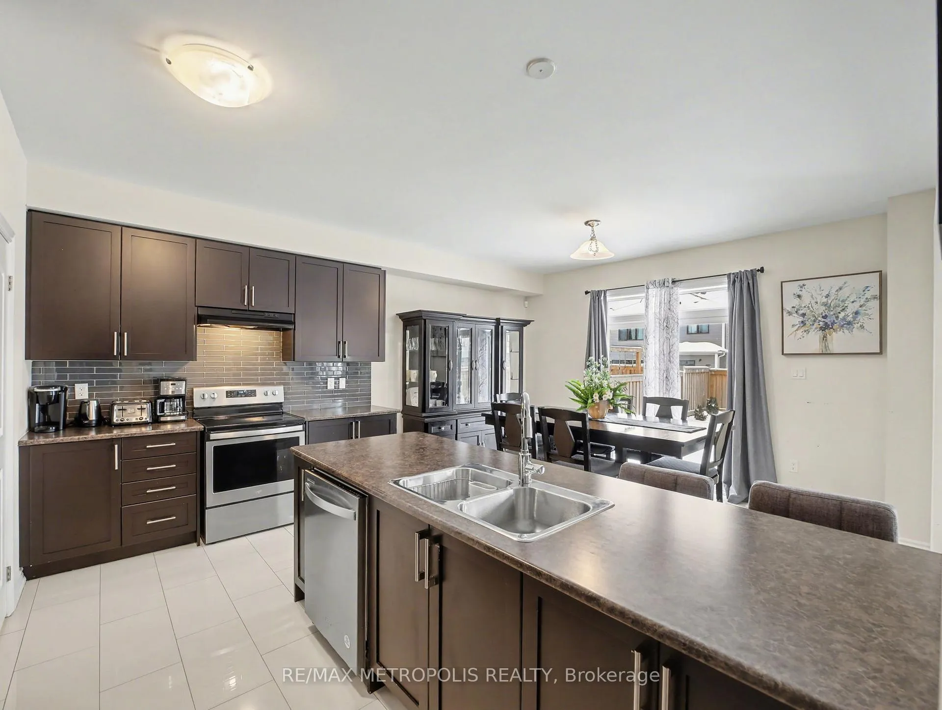 Photo 13 of 9 Frontier Drive, Thorold, Rolling Meadows — HOMEH
