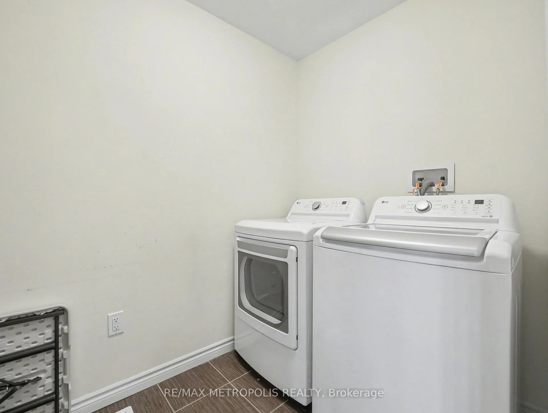Photo 18 of 9 Frontier Drive, Thorold, Rolling Meadows — HOMEH