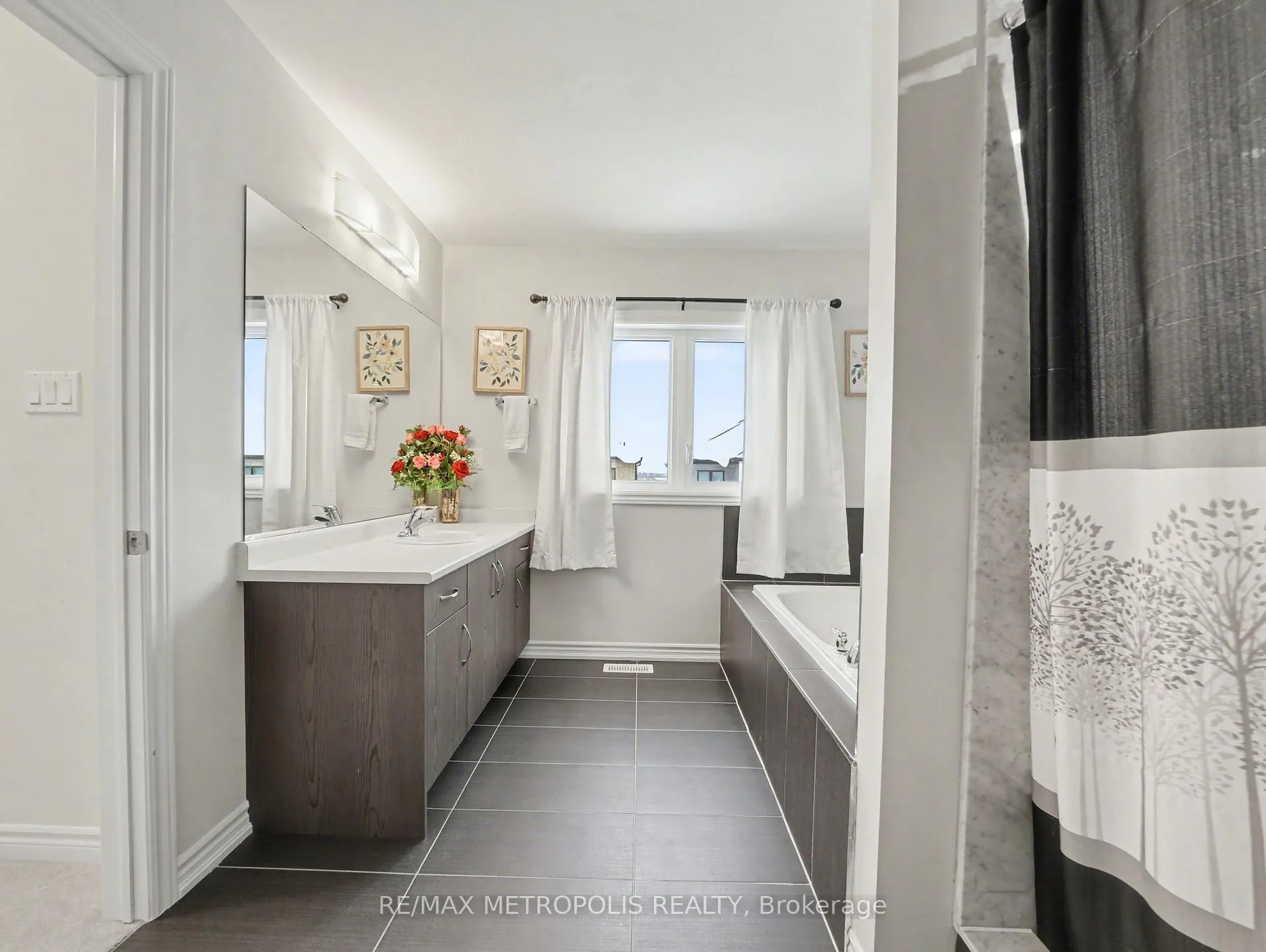 Photo 25 of 9 Frontier Drive, Thorold, Rolling Meadows — HOMEH