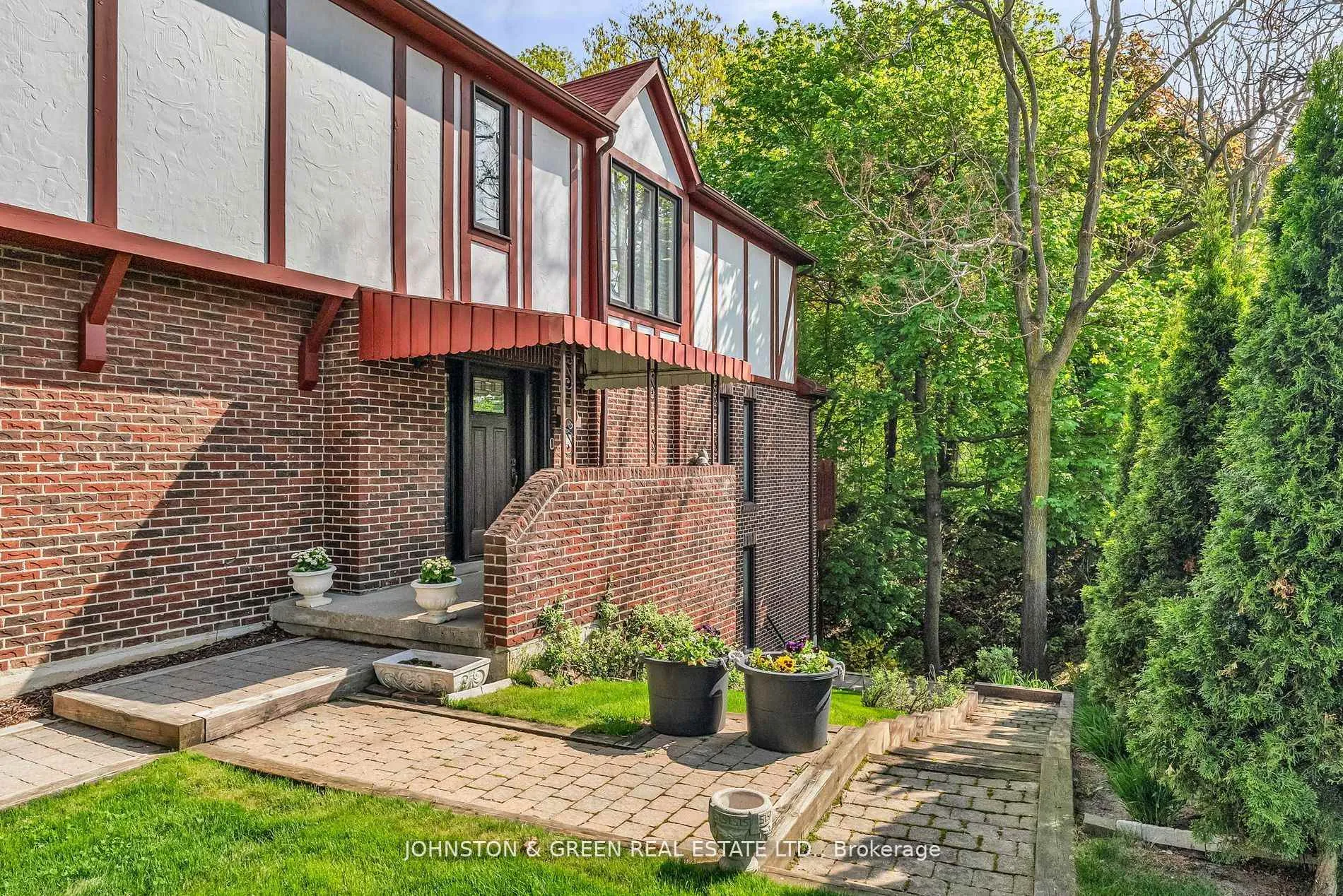 Photo 2 of 1 Woodvale Crescent, Toronto, East York — HOMEH