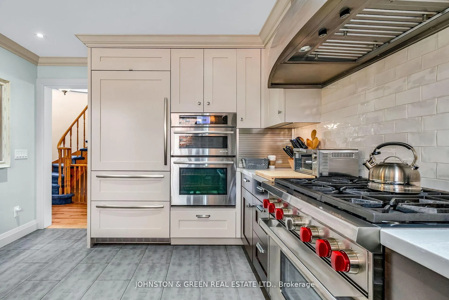 Photo 8 of 1 Woodvale Crescent, Toronto, East York — HOMEH