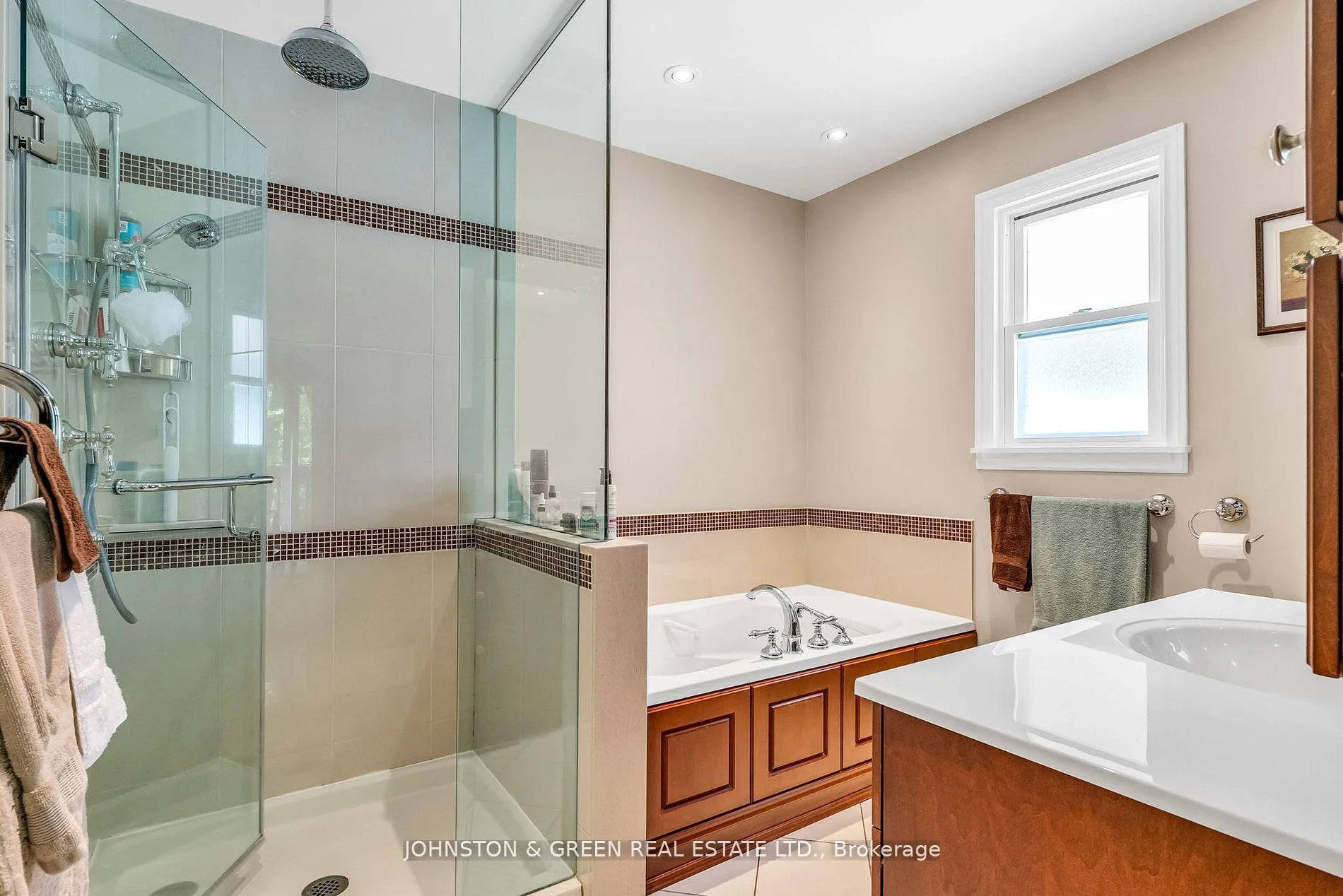 Photo 26 of 1 Woodvale Crescent, Toronto, East York — HOMEH
