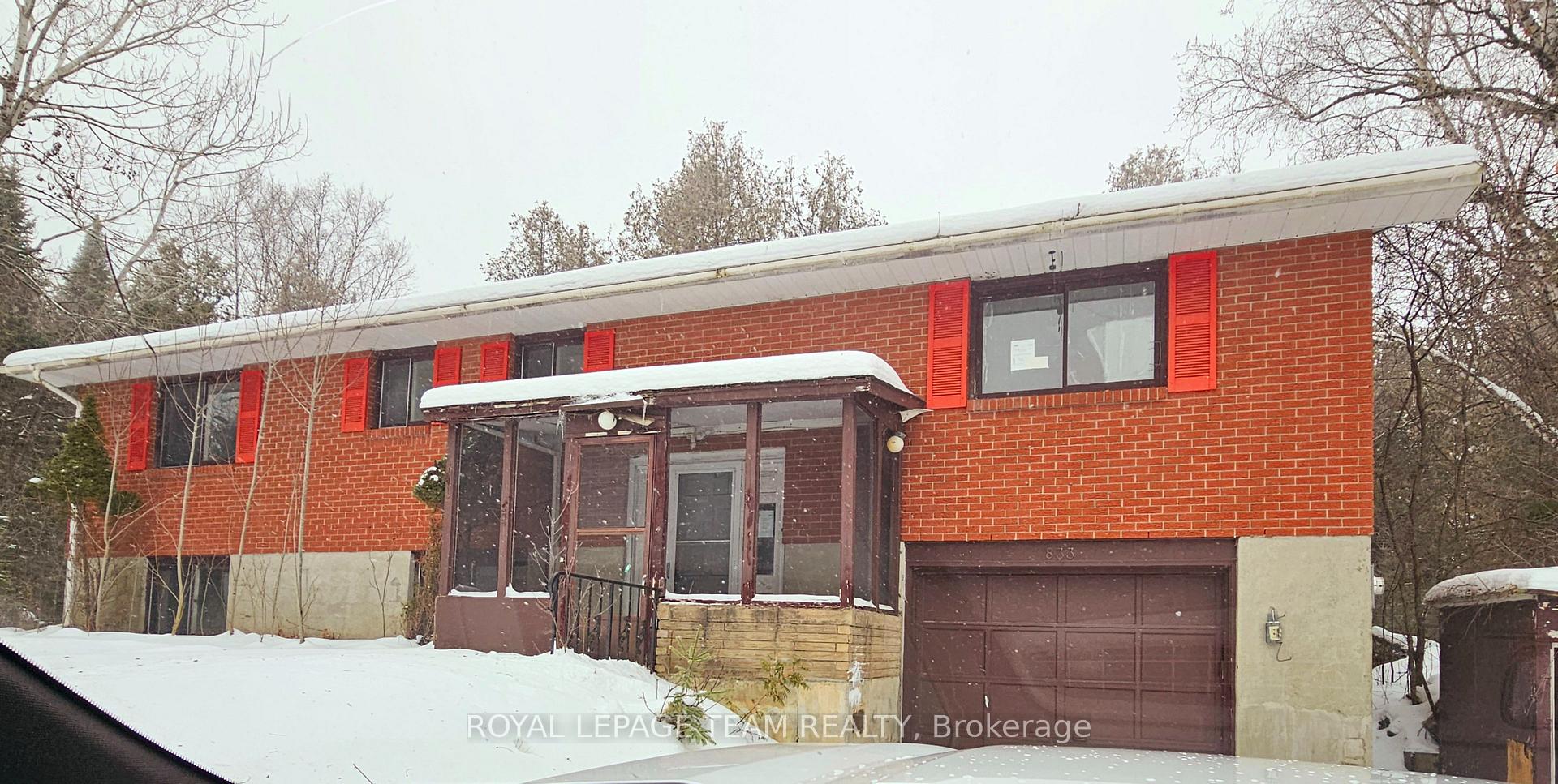 Front of 833 Beavertail Road E