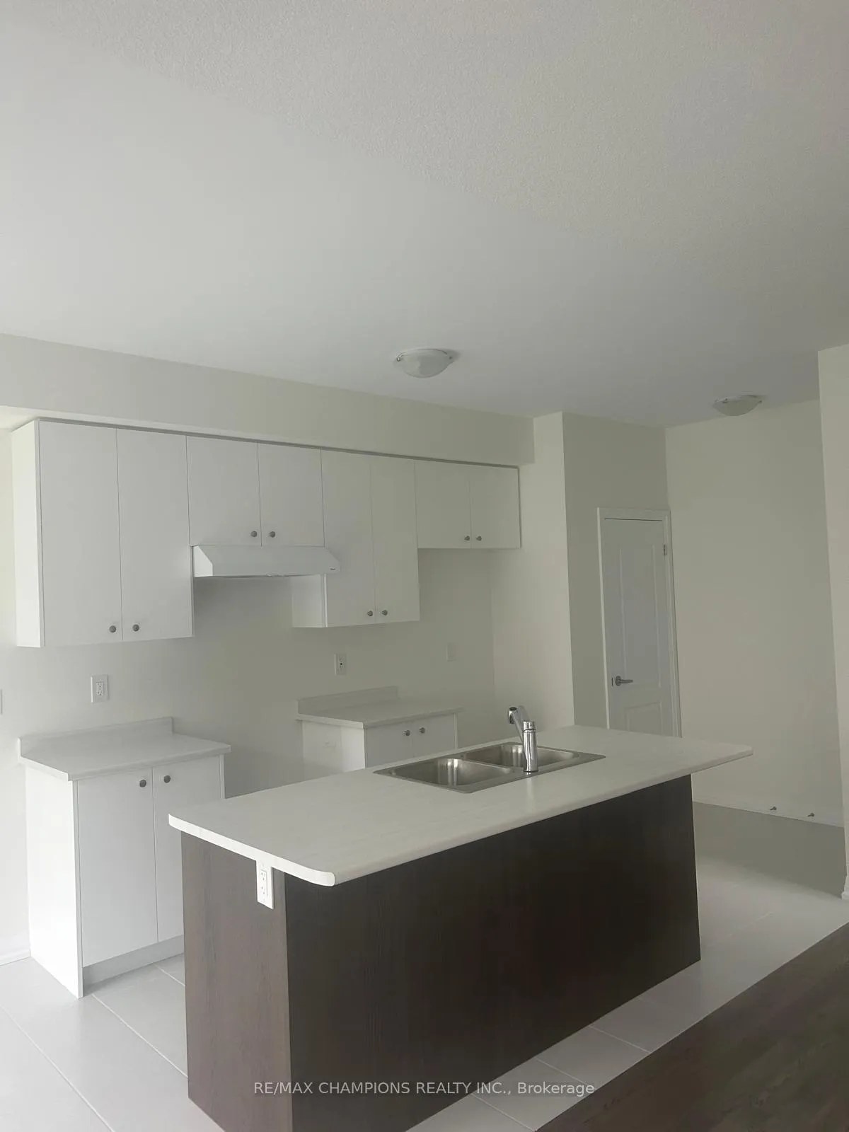 Photo 3 of 116 Granville Crescent N, Haldimand — HOMEH