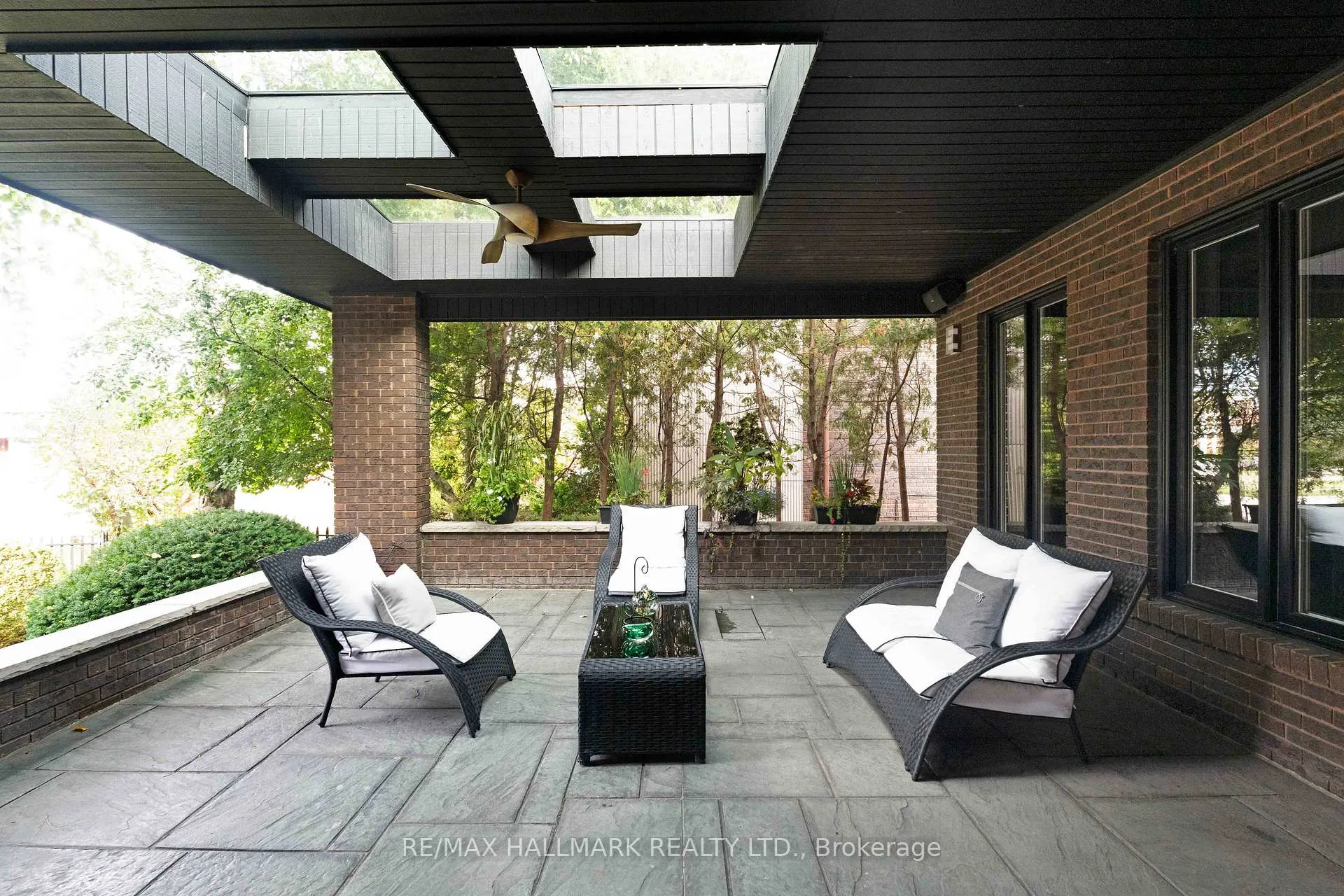 Photo 3 of 48 Forest Circle Court, Vaughan, East Woodbridge — HOMEH