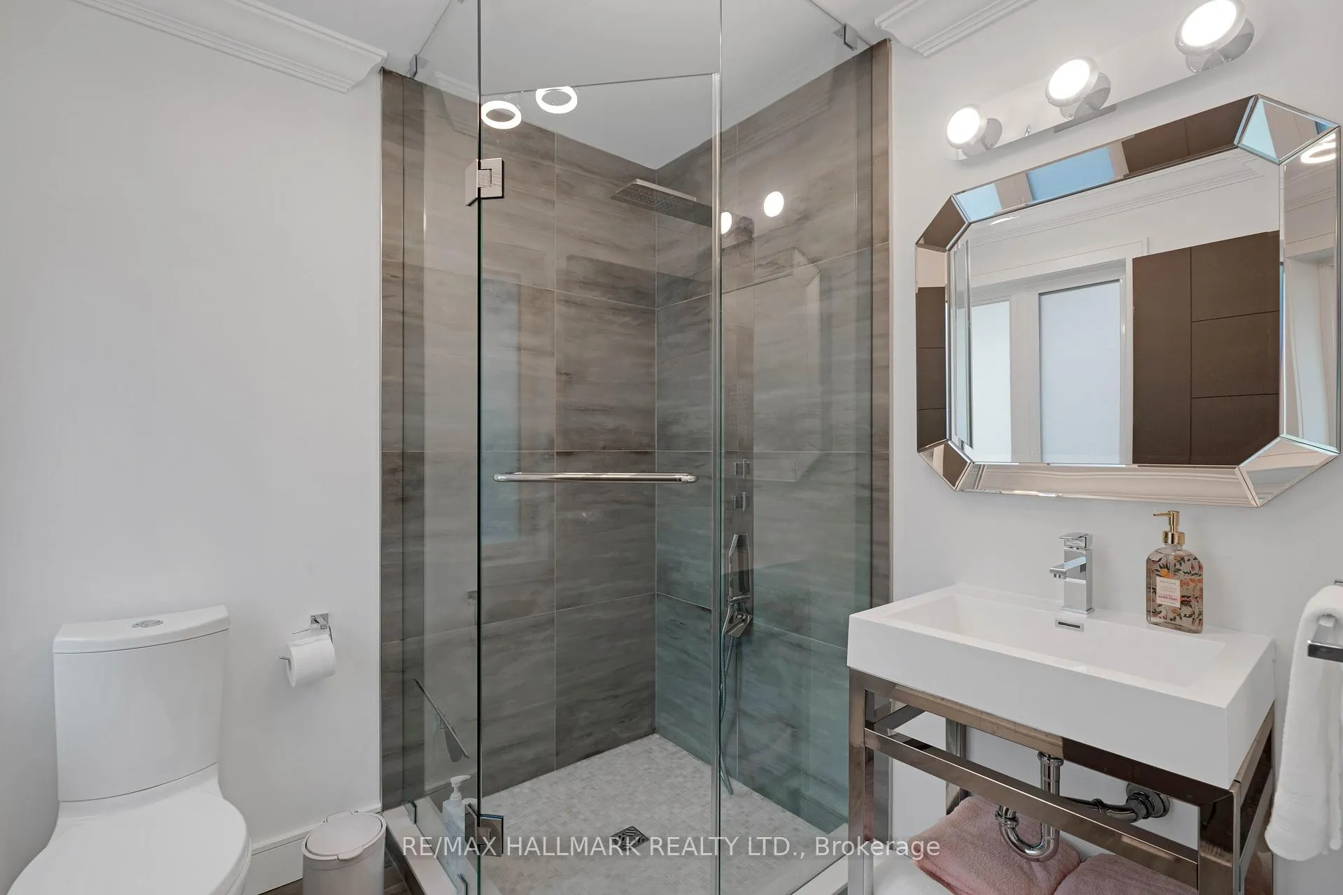 Photo 24 of 48 Forest Circle Court, Vaughan, East Woodbridge — HOMEH
