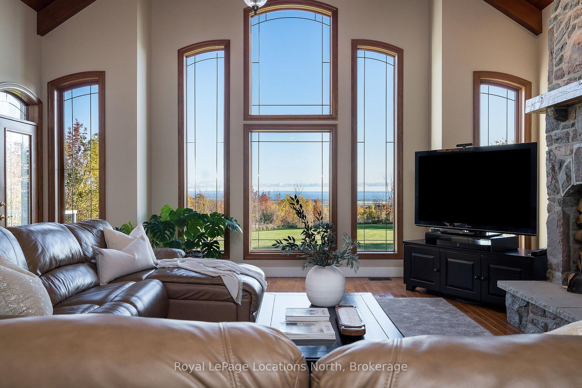 Photo 12 of 1428 10 Nottawasaga Concession N, Clearview, Rural Clearview — HOMEH