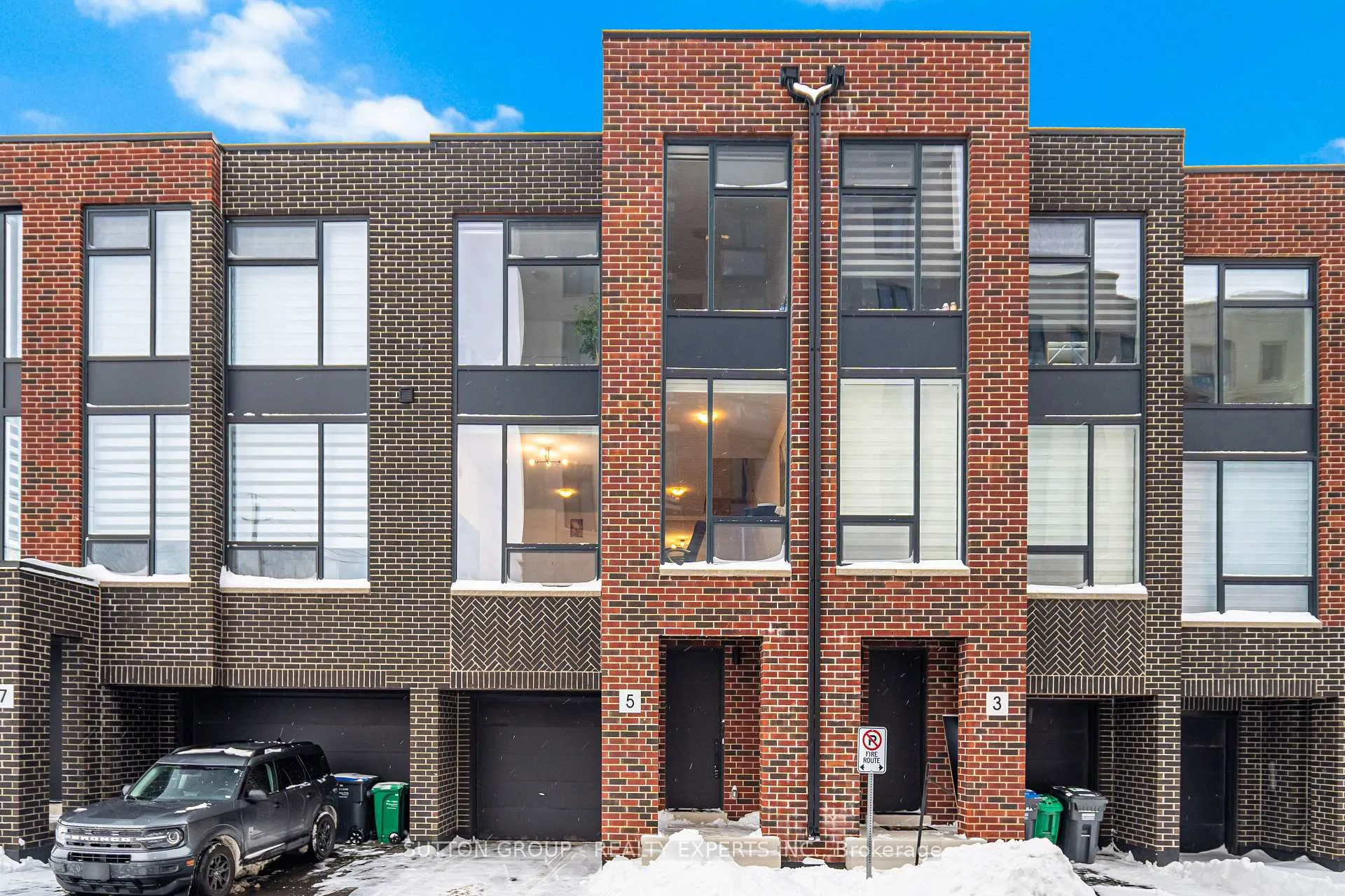 Front of 5 Taylor Court