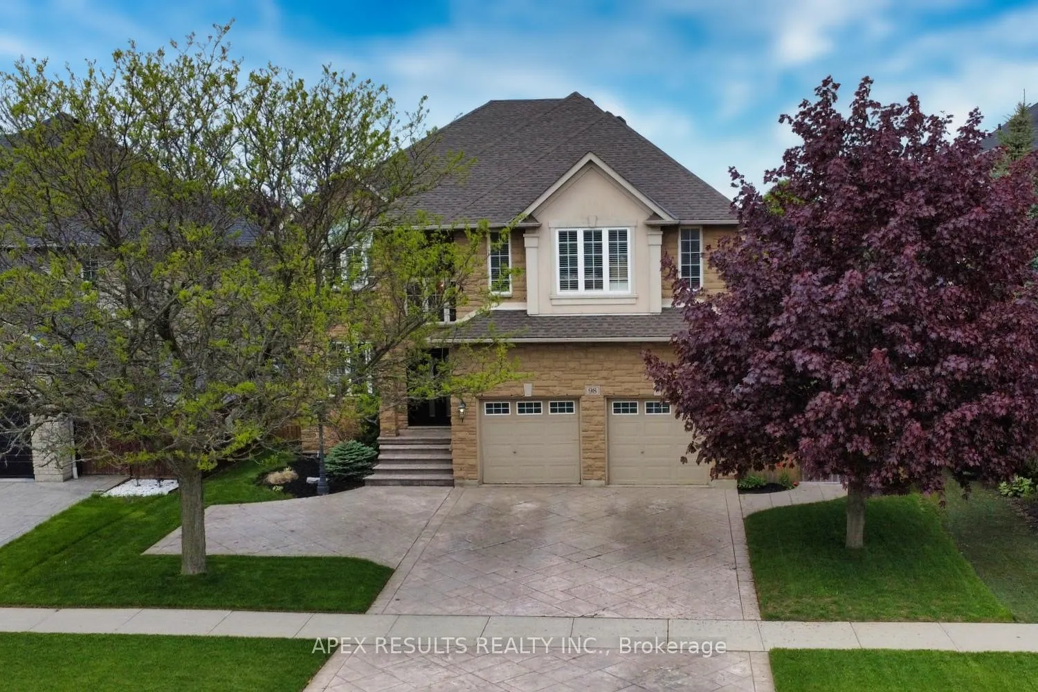 Front of 98 Stonehenge Drive