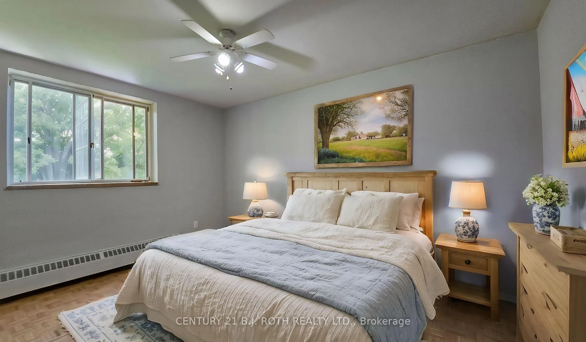 Photo 3 of Unit 403, 37 Peel Street, Barrie, City Centre — HOMEH