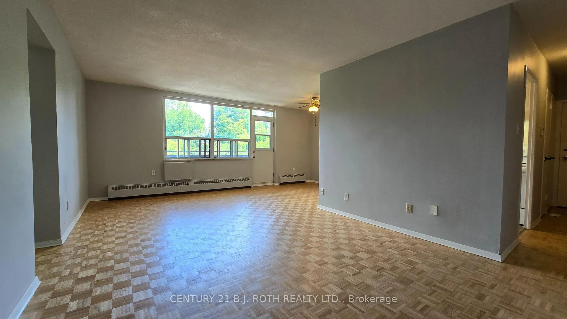 Photo 4 of Unit 403, 37 Peel Street, Barrie, City Centre — HOMEH