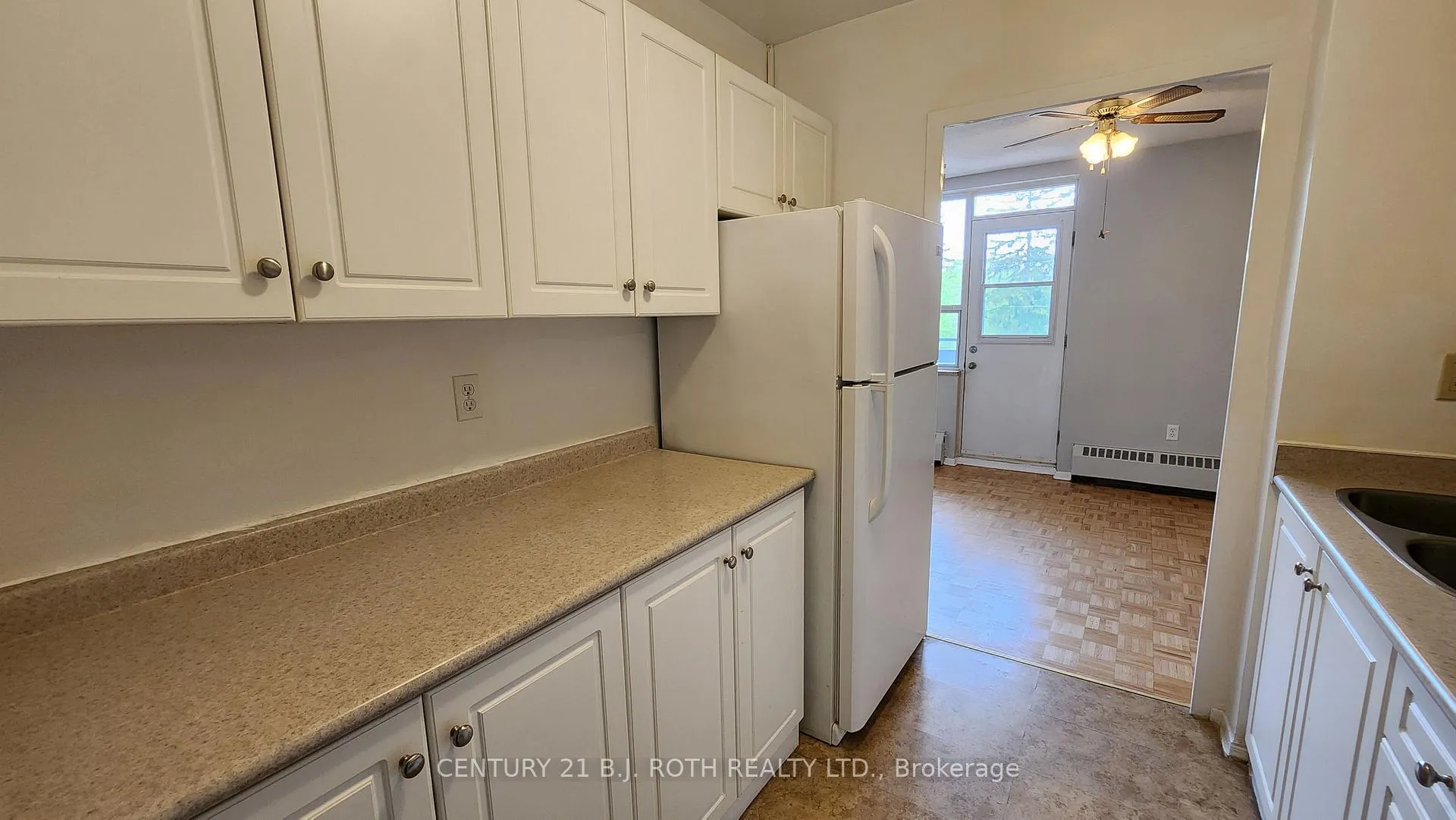 Photo 6 of Unit 403, 37 Peel Street, Barrie, City Centre — HOMEH