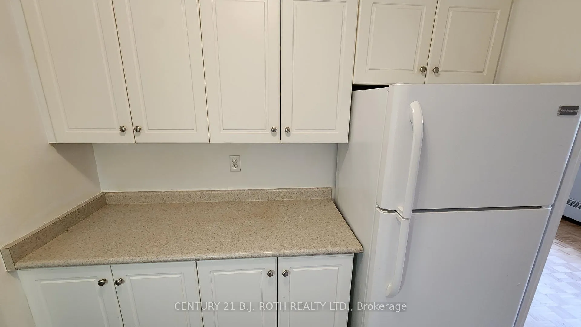 Photo 8 of Unit 403, 37 Peel Street, Barrie, City Centre — HOMEH