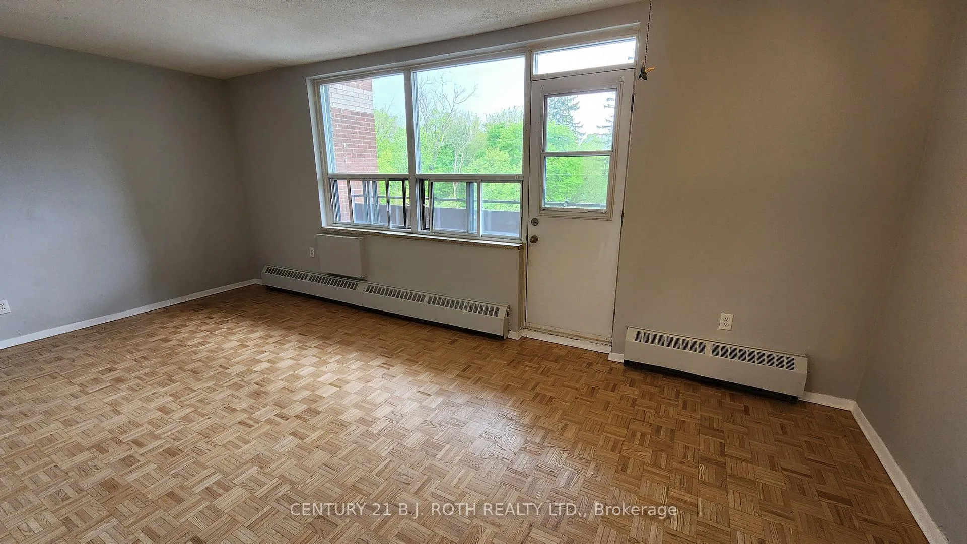 Photo 10 of Unit 403, 37 Peel Street, Barrie, City Centre — HOMEH