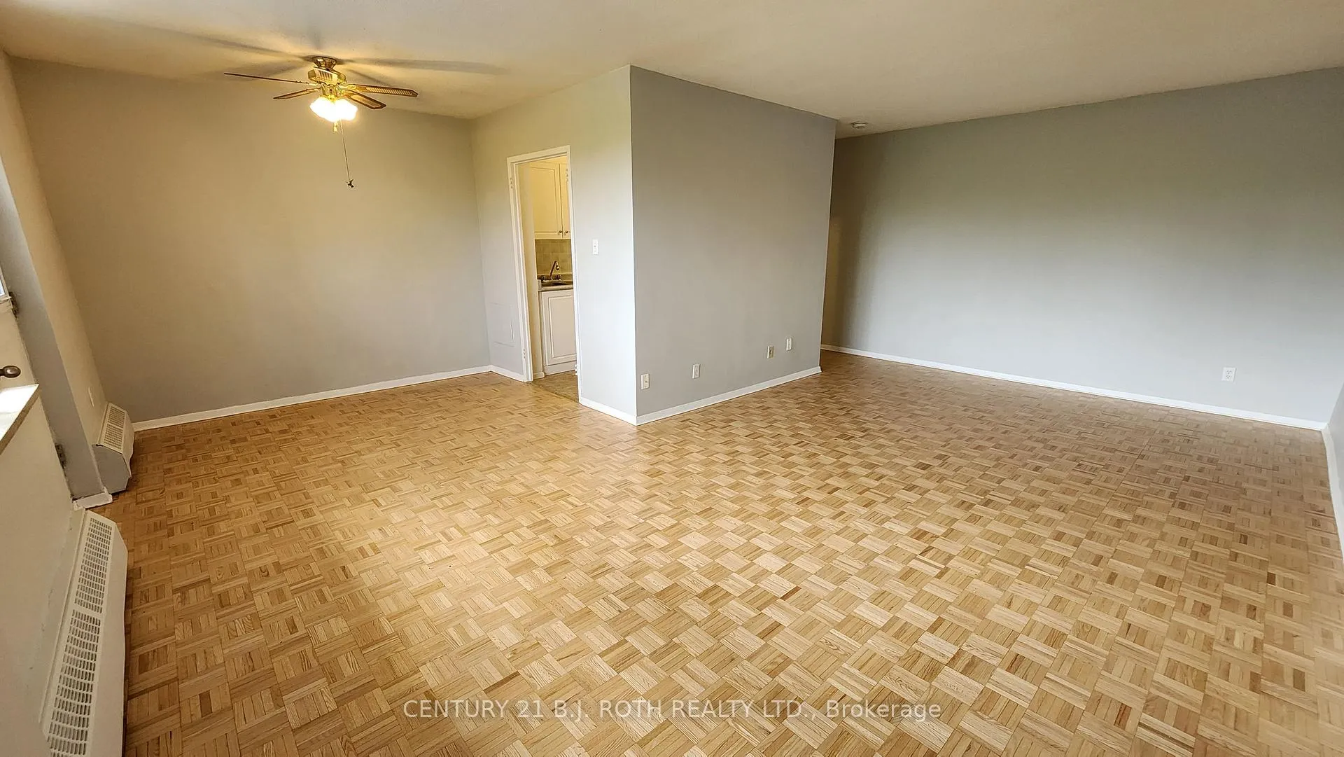 Photo 13 of Unit 403, 37 Peel Street, Barrie, City Centre — HOMEH