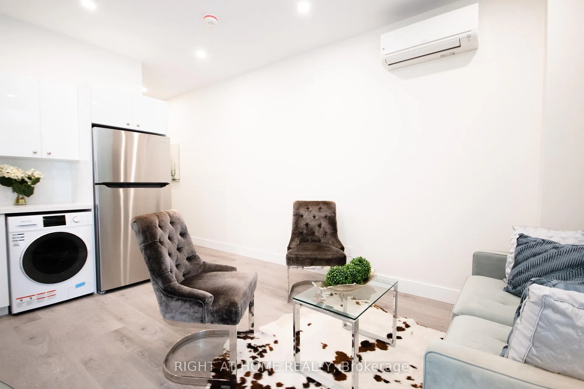 Photo 2 of 1448 Gerrard Street E, Toronto, Greenwood-Coxwell — HOMEH